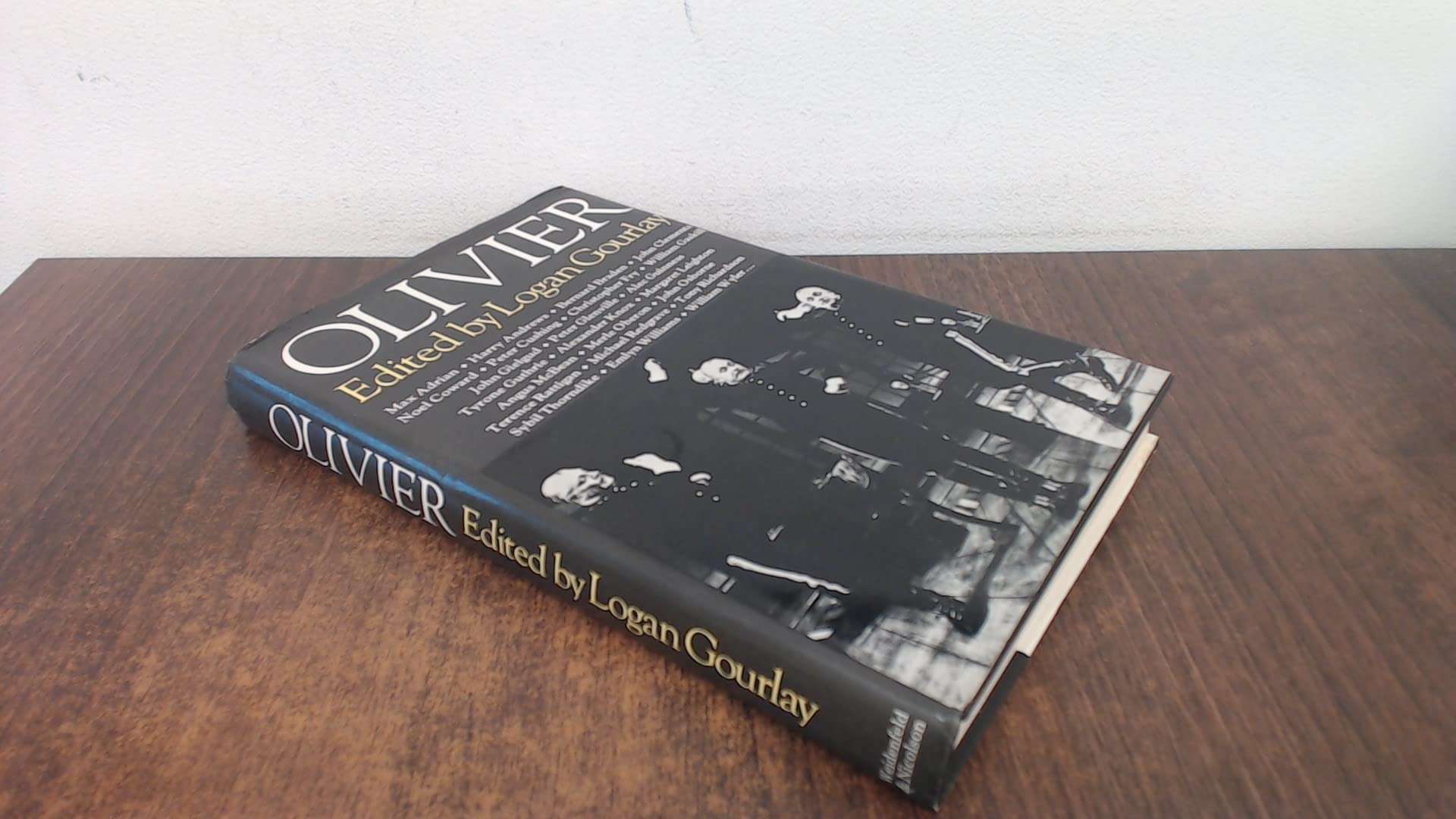OLIVIER. Books