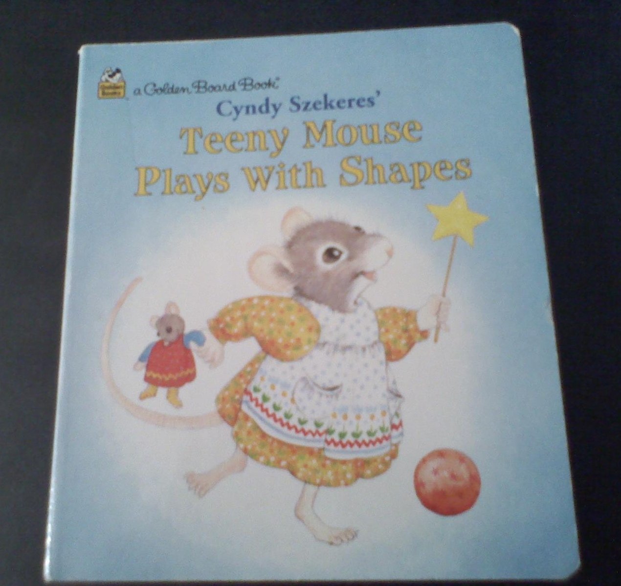 Cyndy Szekeres' Teeny Mouse Plays With Shapes/Golden Board Book Novels & Short Stories