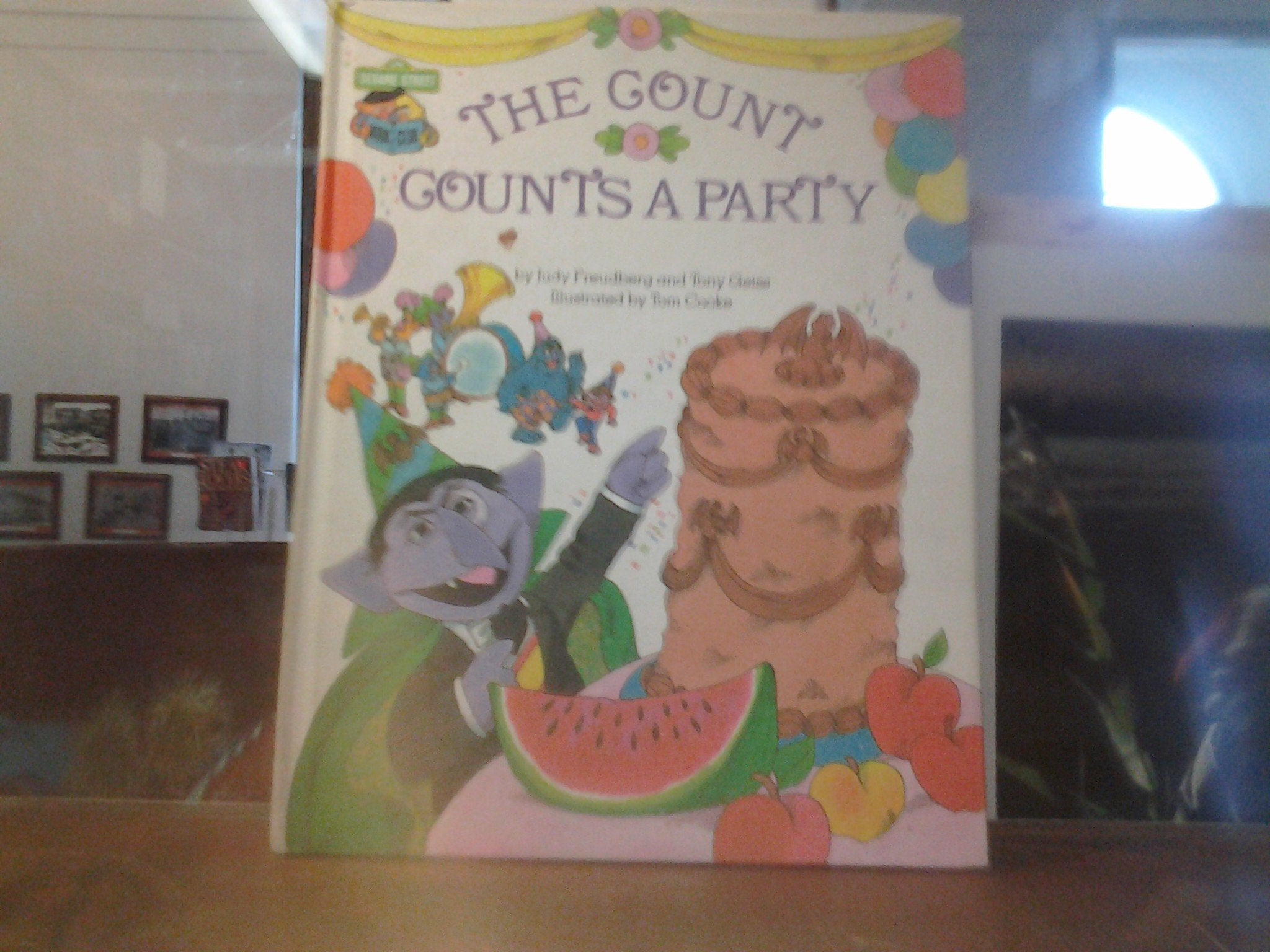The Count counts a party: Featuring Jim Henson's Sesame Street muppets Books
