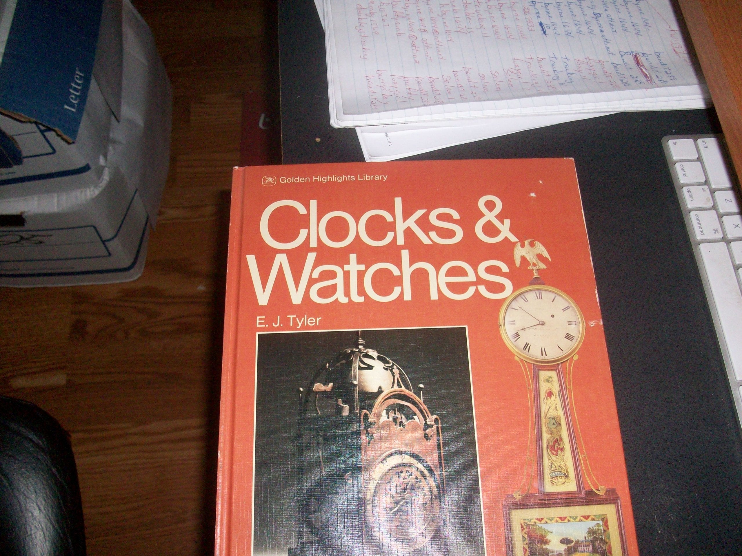 Clocks & watches (Golden highlights library) Books