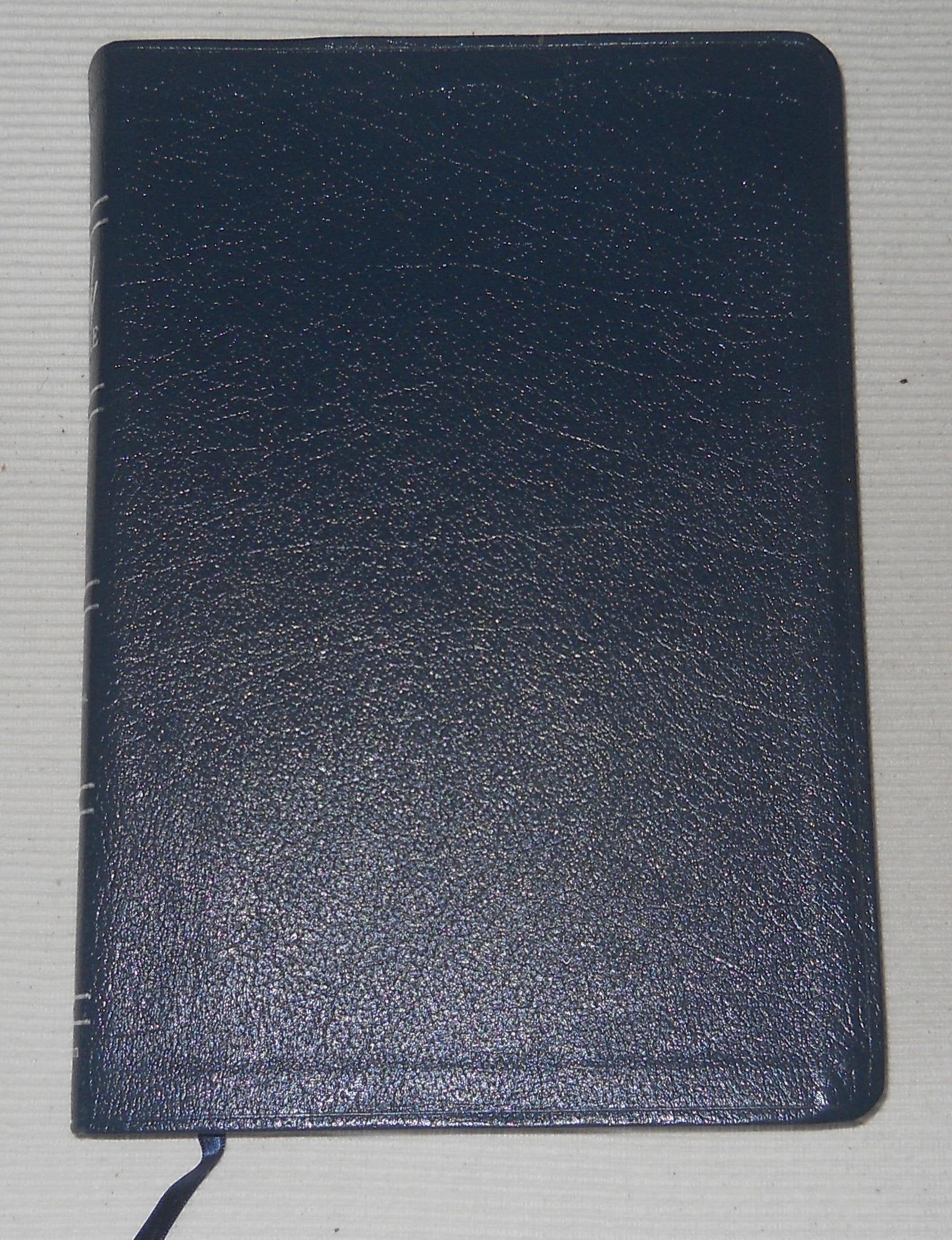 Holy Bible: The New Student Bible/New International Version/Navy Bonded Leather/Expanded and Updated Religion & Esotericism