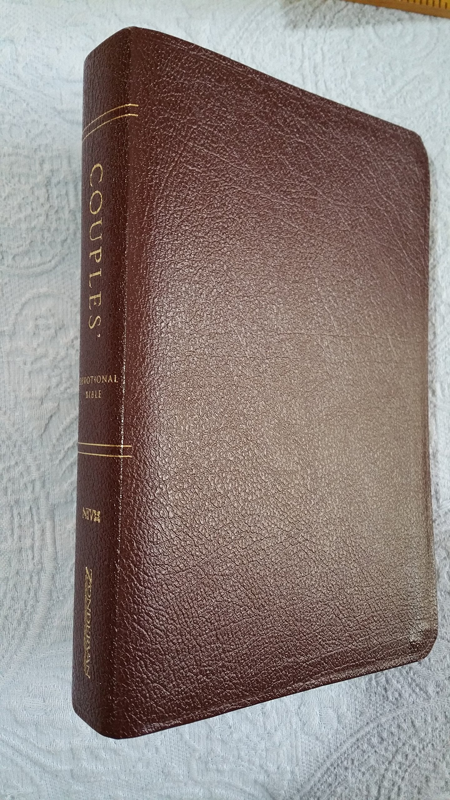 Niv Couple's Devotional Bible: For Engaged and Newly Married Couples : Burgundy Leather Religion & Esotericism