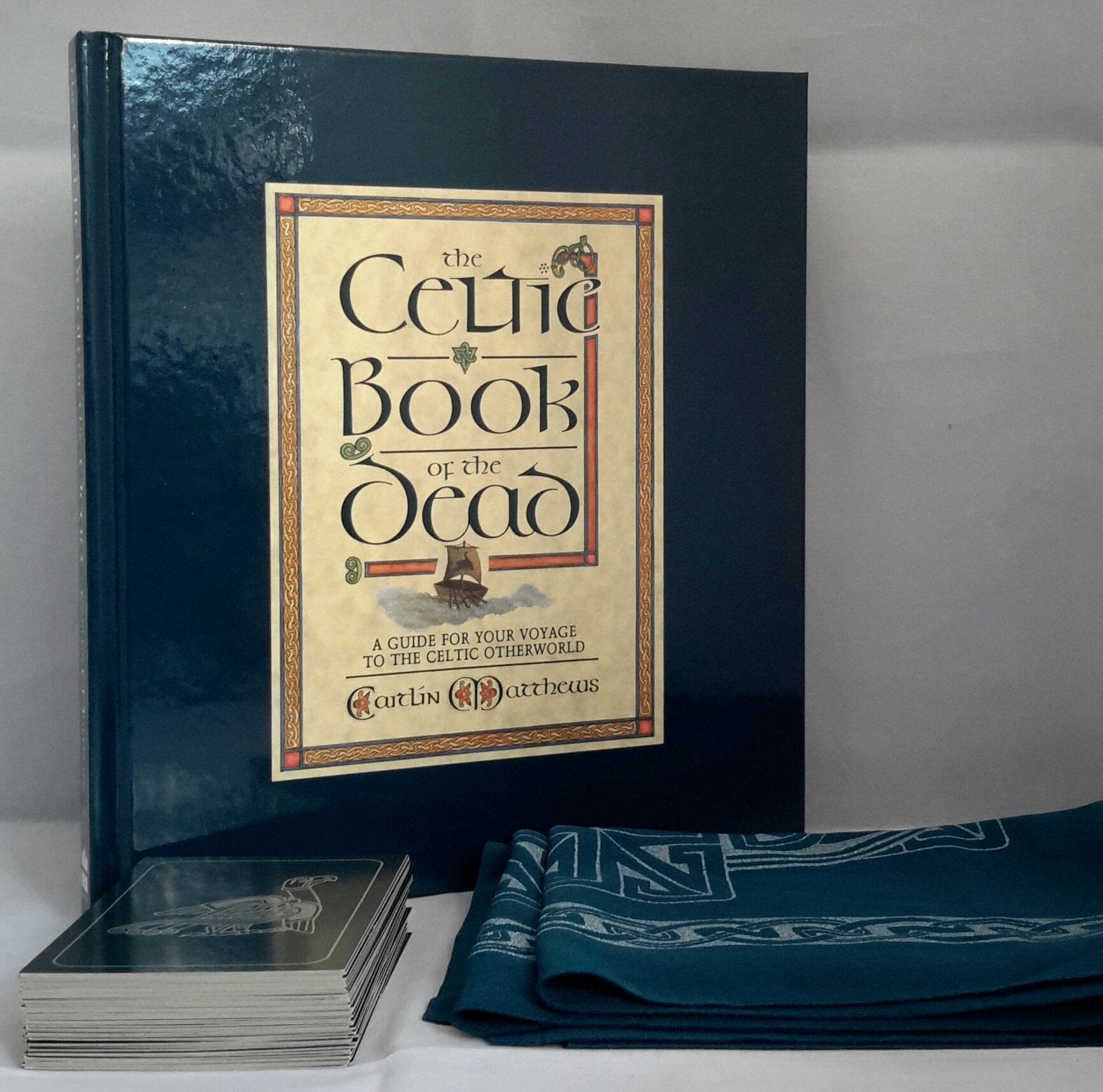 Celtic Book of the Dead: A Guide for Your Voyage to the Celtic Otherworld (Cards/Spread-Cloth) Religion & Esotericism