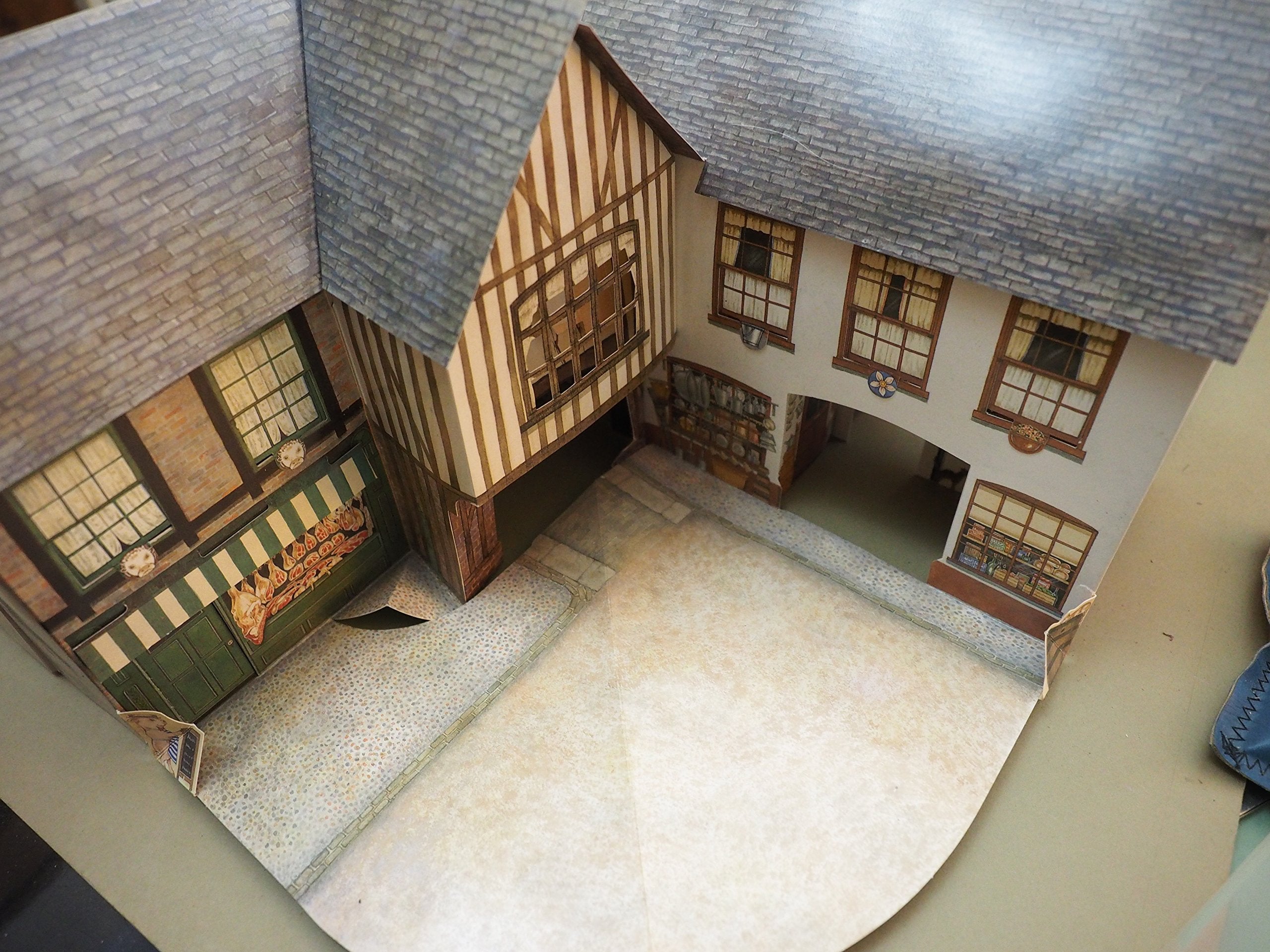 James Herriot's Yorkshire Village: A Pop-Up Book Politics & History