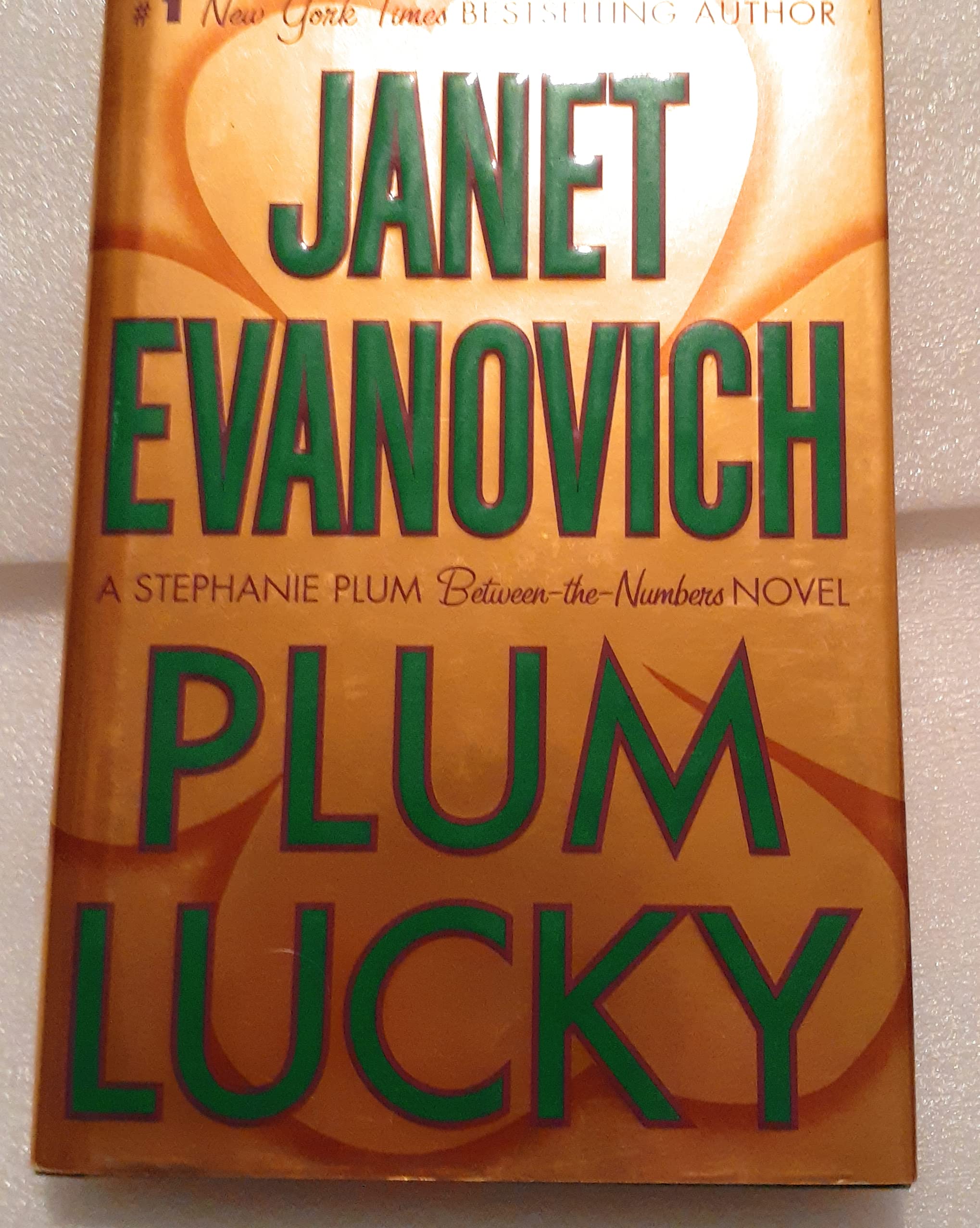 PLUM LUCKY Detective & CSI