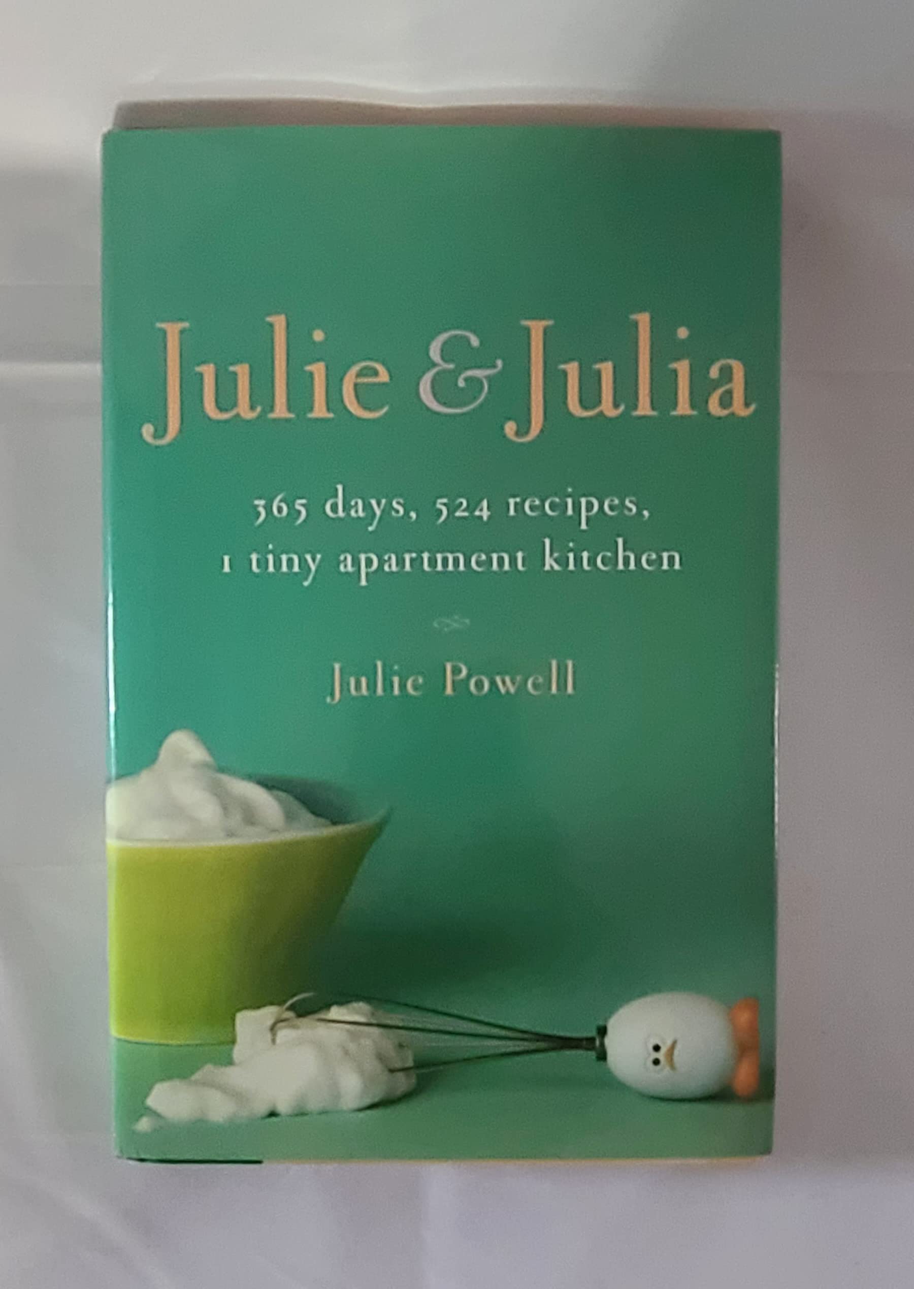 Julie And Julia: 365 Days, 524 Recipes, 1 Tiny Apartment Kitchen: How One Girl Risked Her Marriage, Her Job, And Her Sanity to Master the Art of Living Art & Literature Books