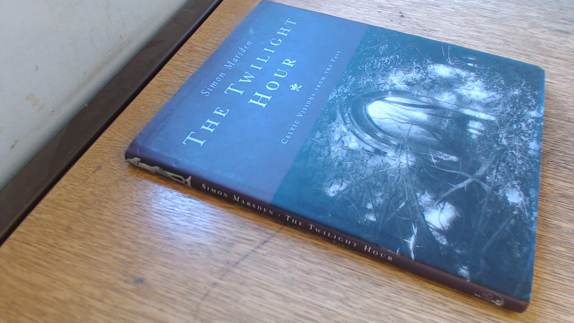 The Twilight Hour: Celtic Visions from the Past: Works from Celtic Masters of the Supernatural Travel