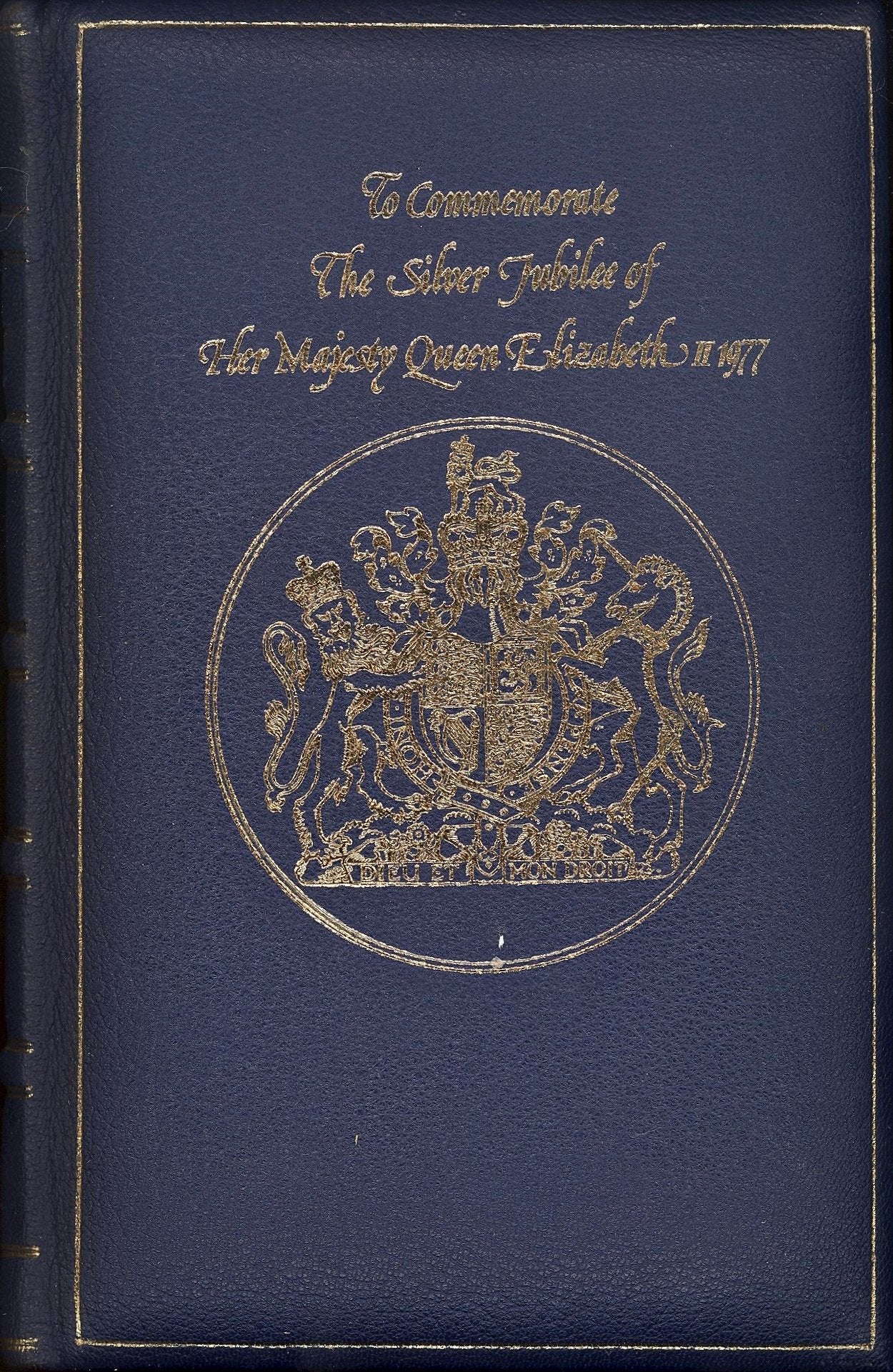Royal: Her Majesty Queen Elizabeth Ii book