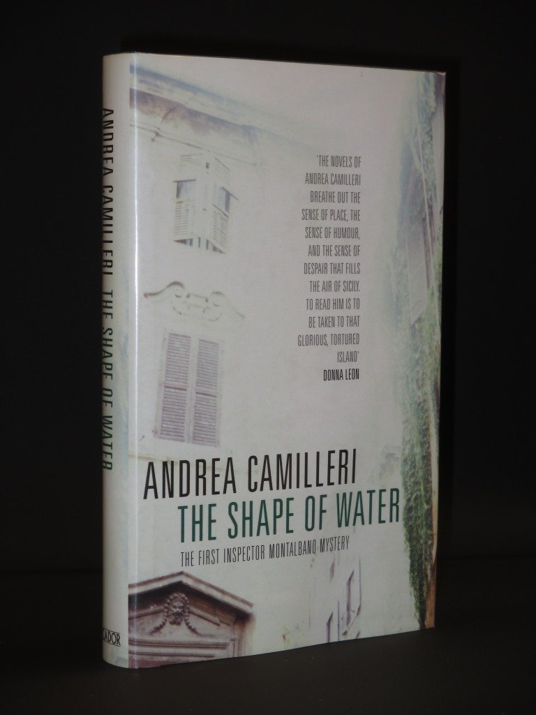The Shape of Water: The First Thrilling Mystery in the Darkly Funny Sicilian Crime Series (Inspector Montalbano mysteries, 1) Contemporary literature Books