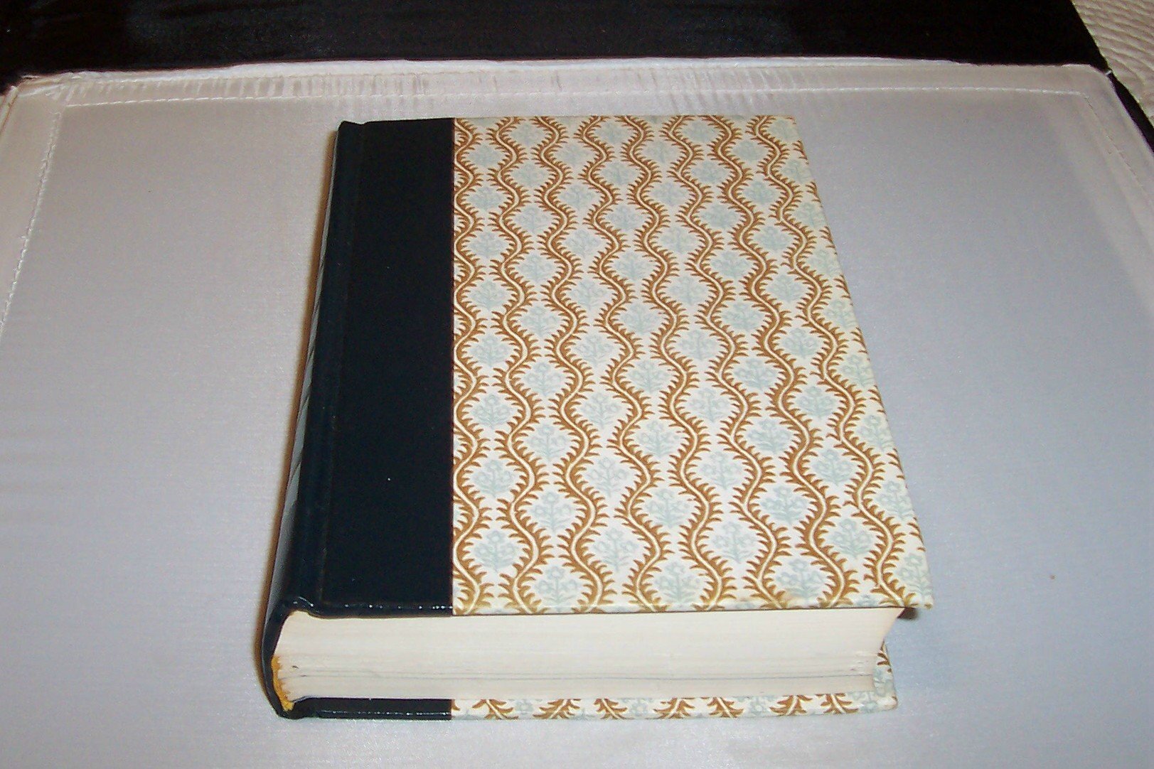 Readers Digest, Condensed Books: Thunder at dawn. Tisha. The long long dances. The "R" Document Books