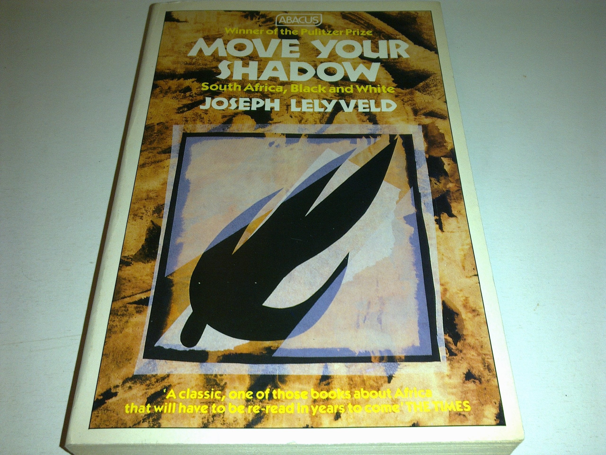 Move Your Shadow: South Africa, Black And White (Abacus Books) Social Sciences