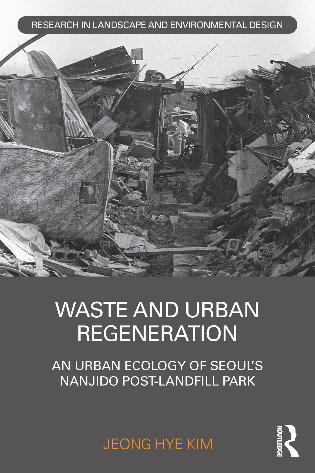 Waste and Urban Regeneration: An Urban Ecology of Seoul’s Nanjido Post-landfill Park (Routledge Research in Landscape and Environmental Design) Social Sciences