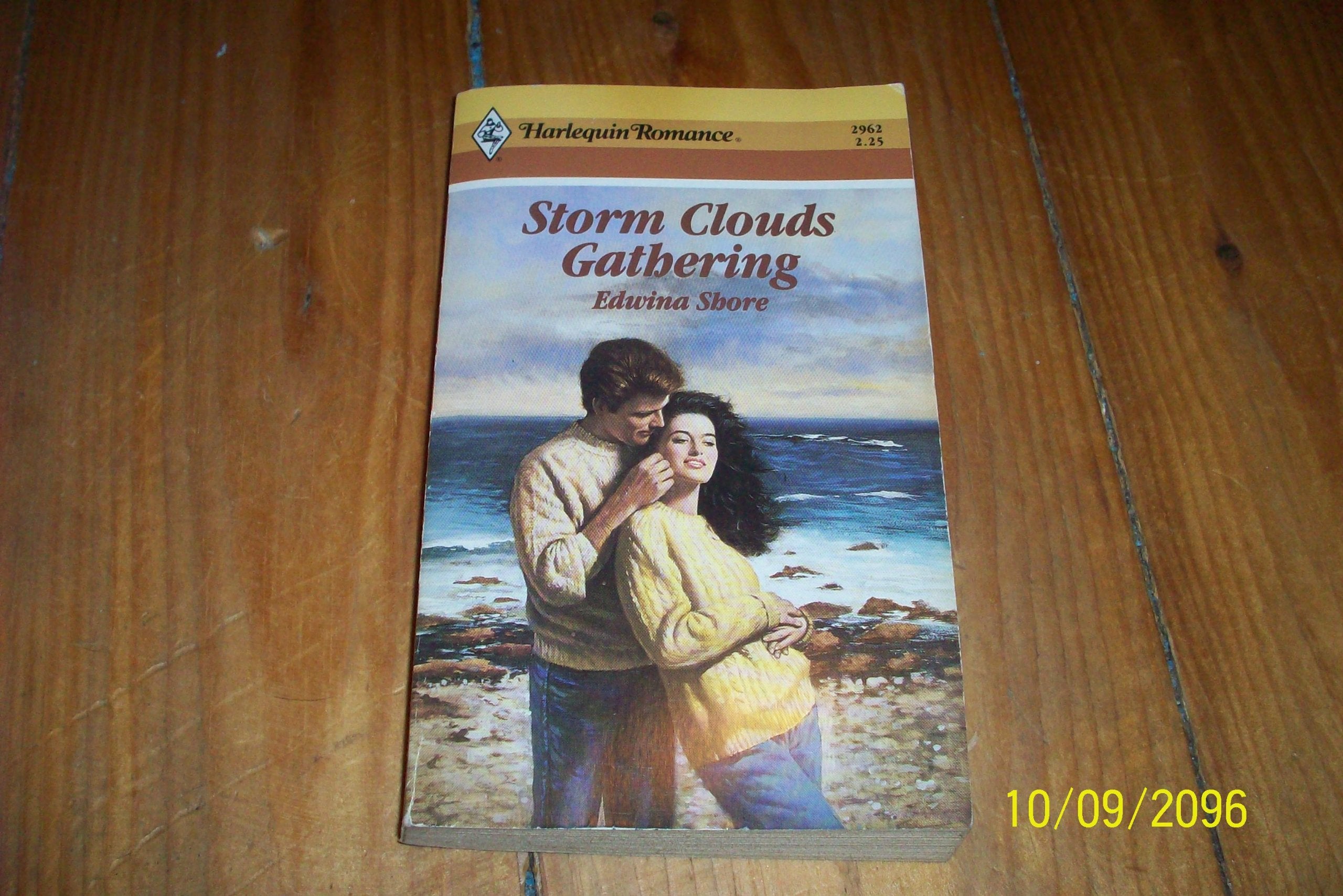 Storm Clouds Gathering (Harlequin Romance, Band 2962) Books