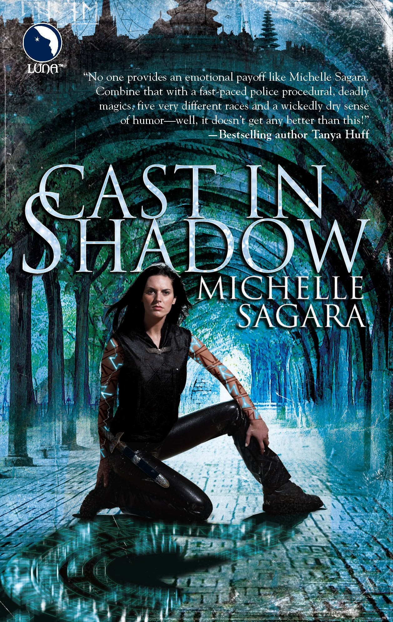 Cast in Shadow (A Chronicles of Elantra Novel, 1) Contemporary literature