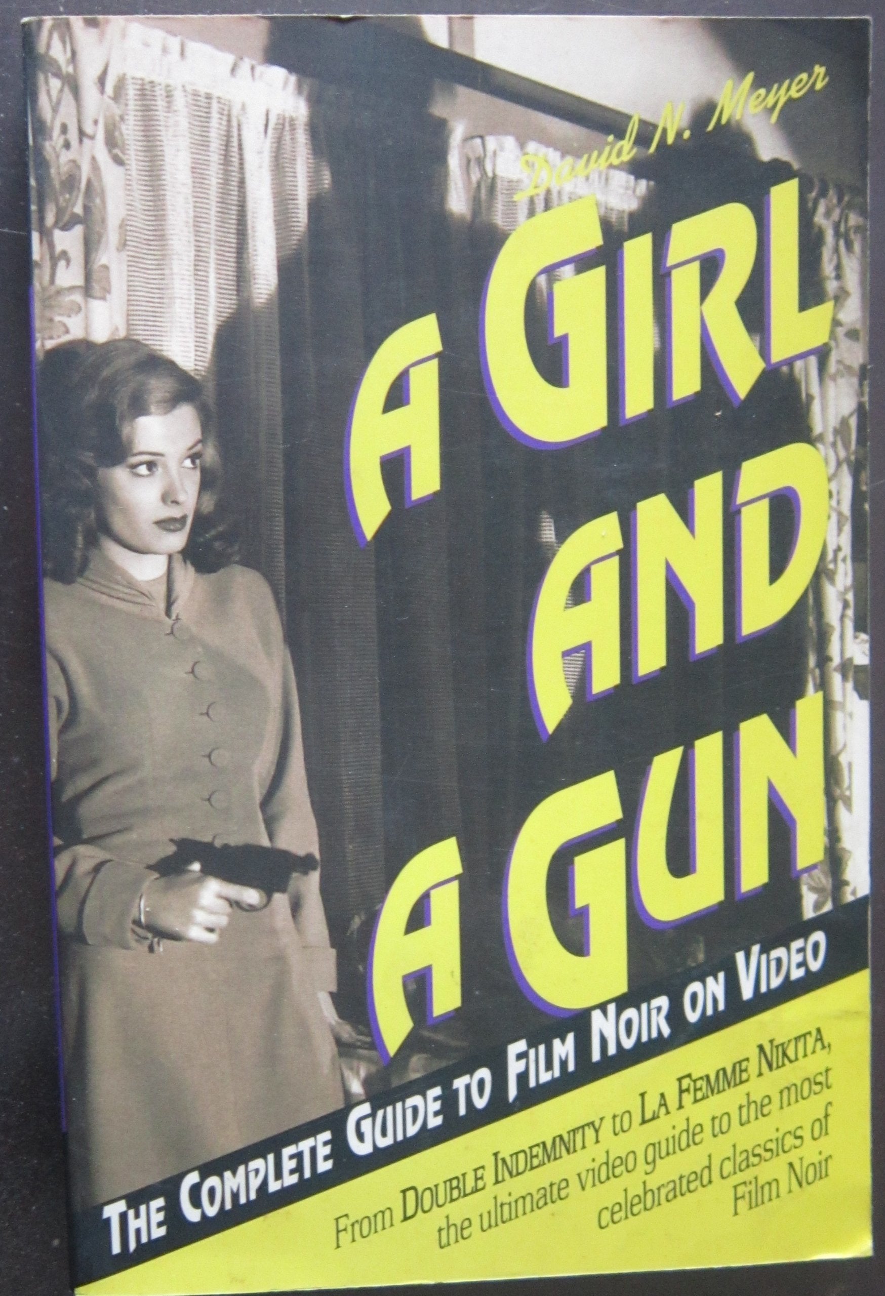 A Girl and a Gun: The Complete Guide to Film Noir on Video: The Complete Renter's Guide to Film Noir Film, Art & Culture