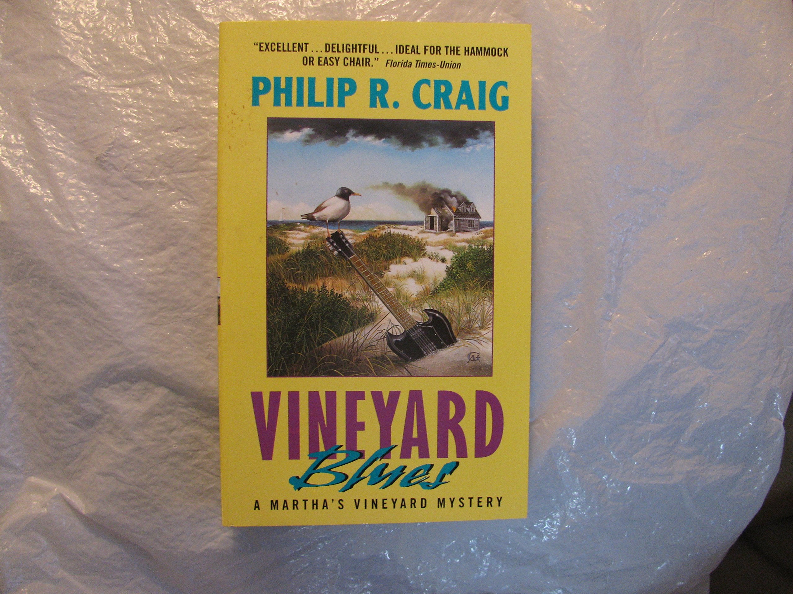 Vineyard Blues: A Martha's Vineyard Mystery (A Martha's Vineyard Mystery, 11) Contemporary literature
