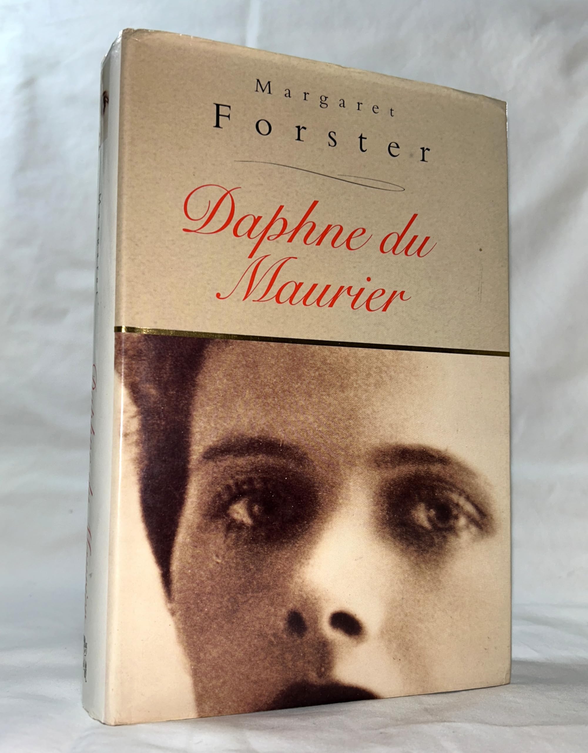 Daphne Du Maurier: The Secret Life of the Renowned Storyteller Contemporary literature