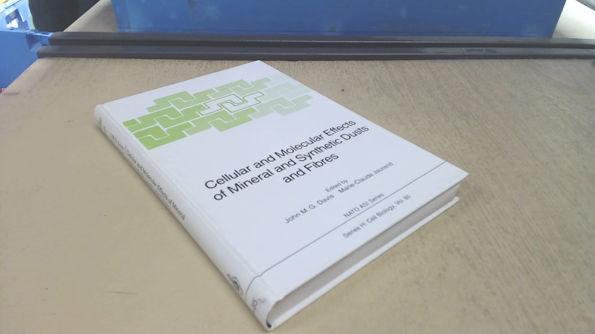 Cellular and Molecular Effects of Mineral and Synthetic Dusts and Fibers book