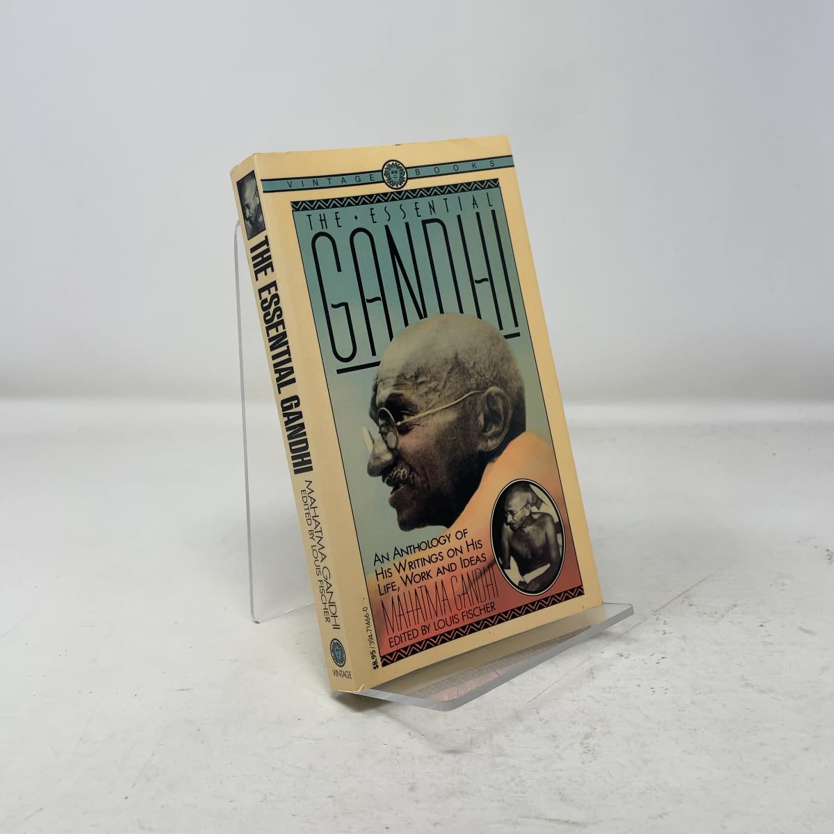 The Essential Gandhi: His Life, Work, and Ideas : An Anthology Politics & Society