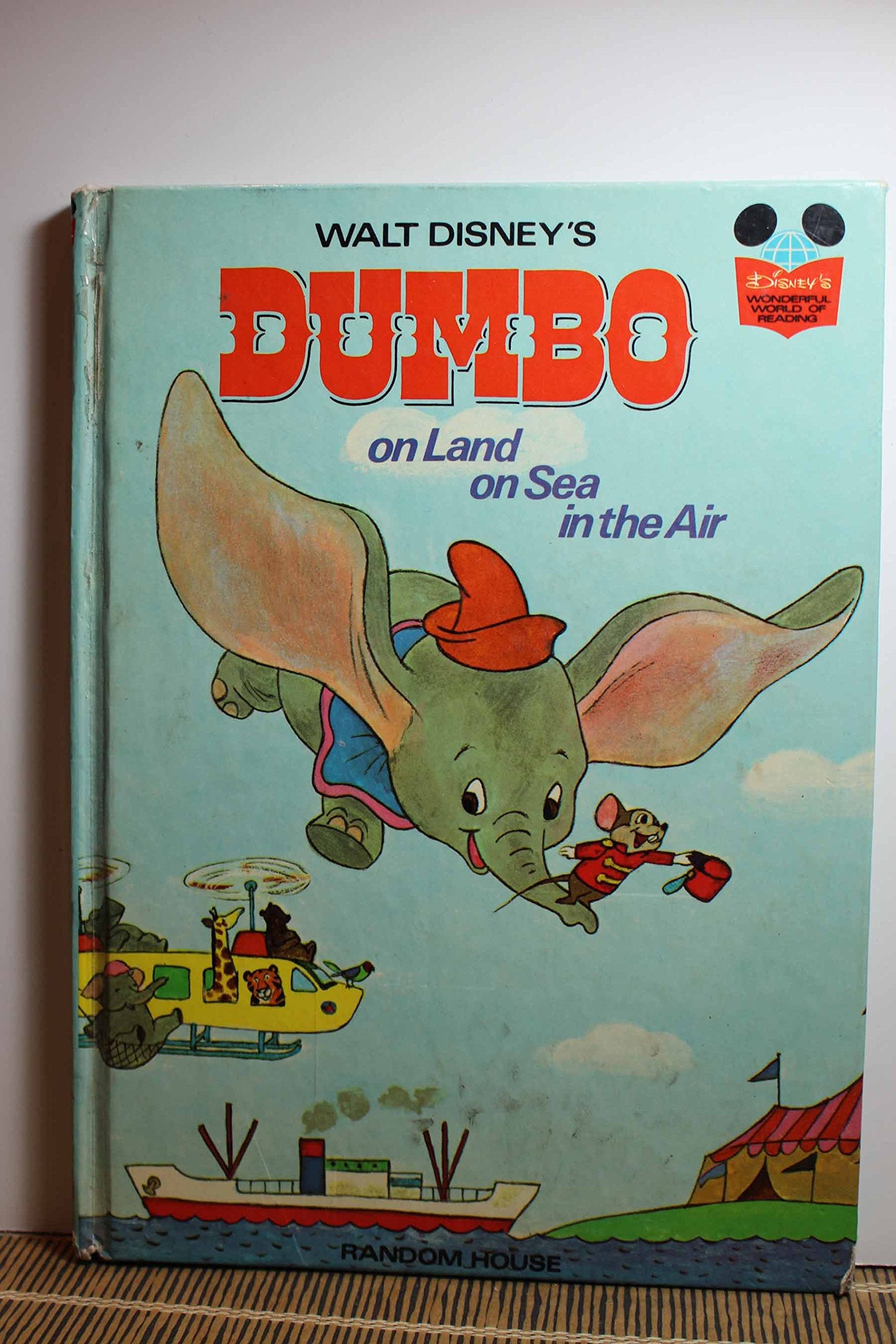 Walt Disney's Dumbo on Land, on Sea, in the Air. (Disney's Wonderful World of Reading, 1) Children's books