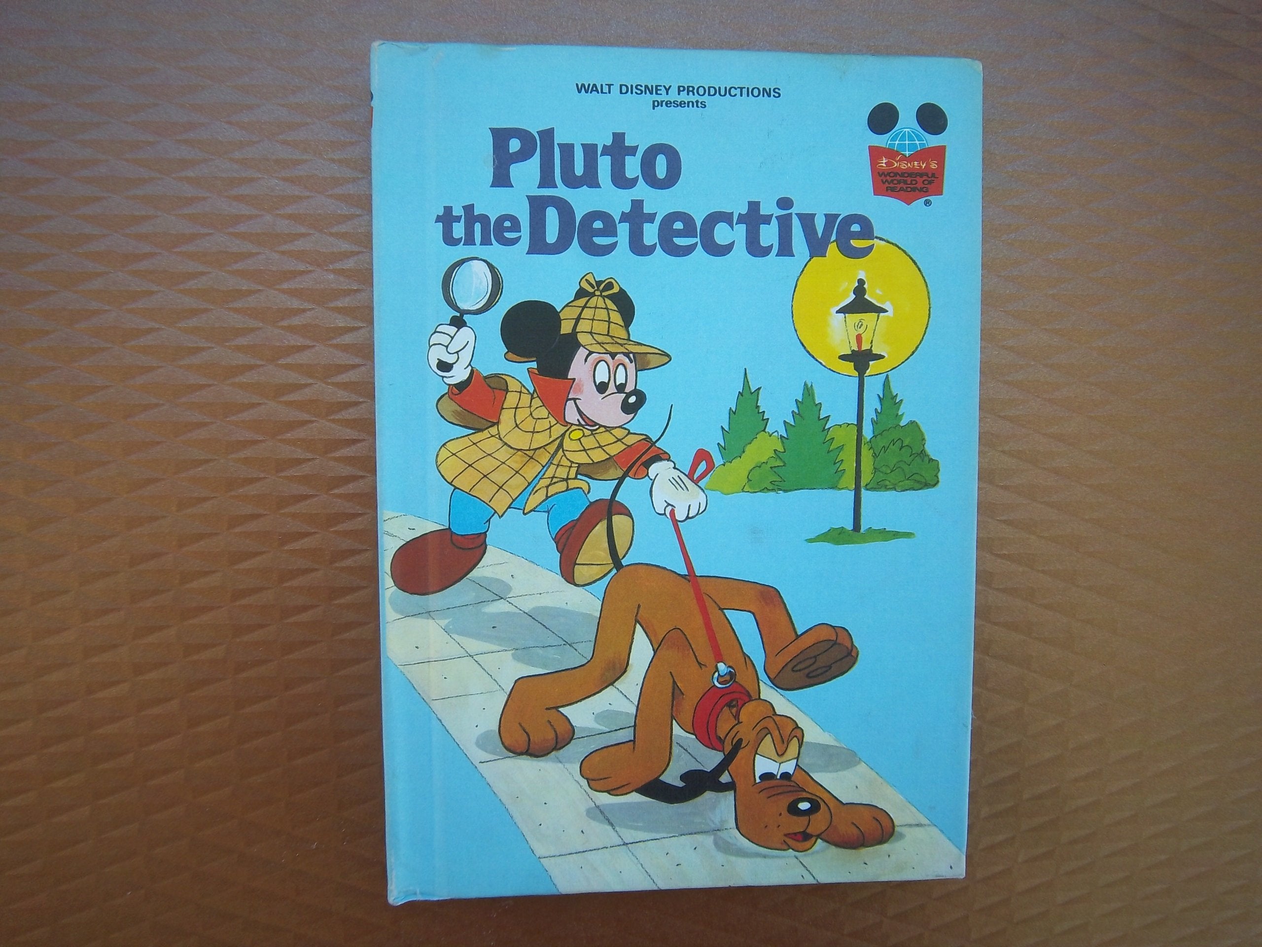 Pluto the Detective (Disney's Wonderful World of Reading) Books