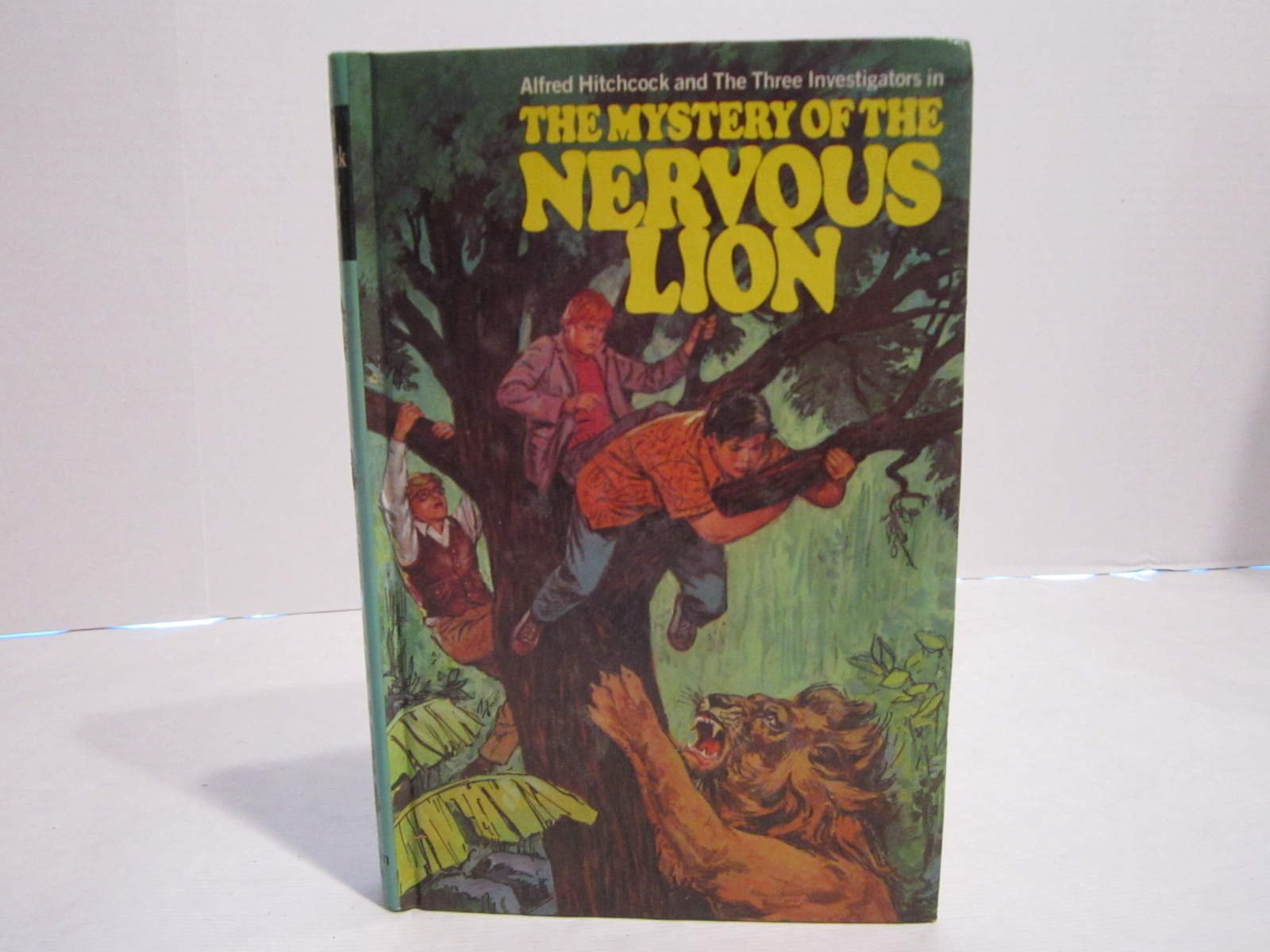 Alfred Hitchcock and the Three Investigators in the Mystery of the Nervous Lion (Alfred Hitchcock Mystery Series, 16) Fiction