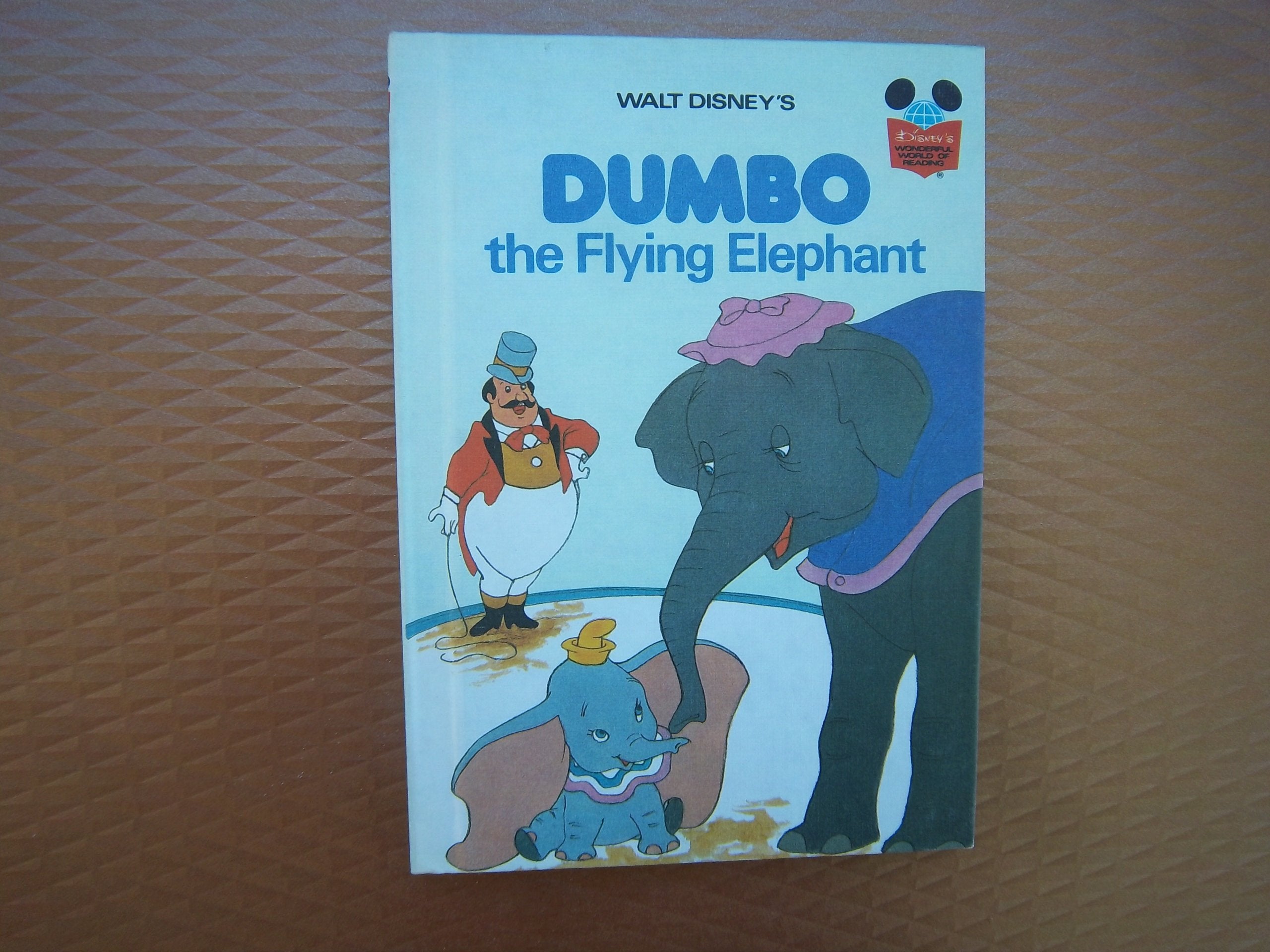 Walt Disney's Dumbo, the flying elephant (Disney's wonderful world of reading) Books