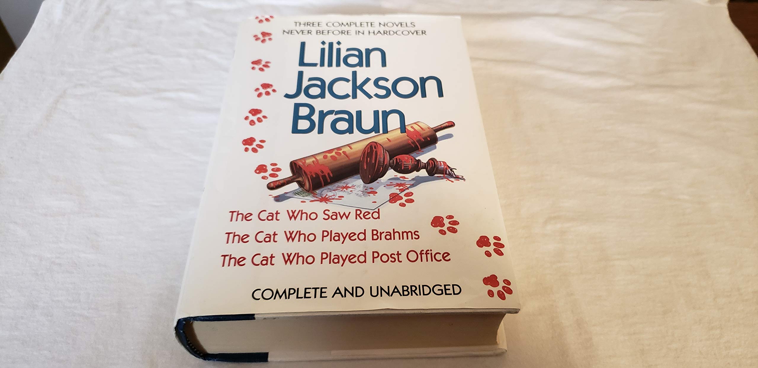 Lilian Jackson Braun: Three Complete Novels : The Cat Who Saw Red/the Cat Who Played Brahms/the Cat Who Played Post Office/3 Novels in 1 Volume Contemporary literature