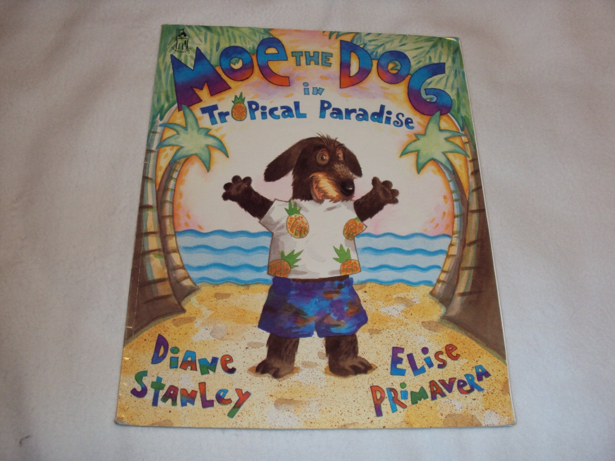 Moe the Dog in Tropical Paradise Books