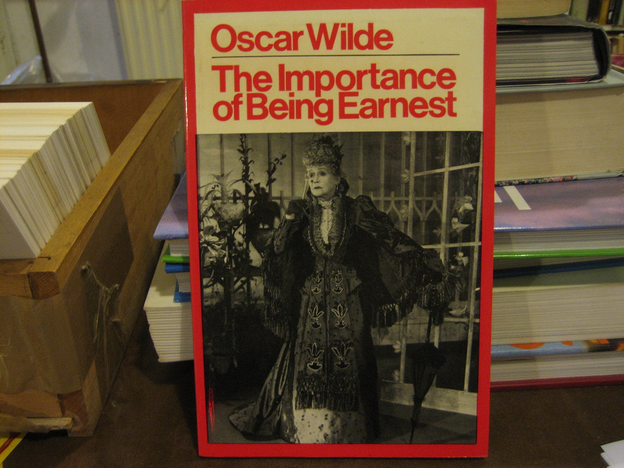 Importance of Being Earnest: A Trivial Play for Serious People (Metheun Theatre Classics) Contemporary literature