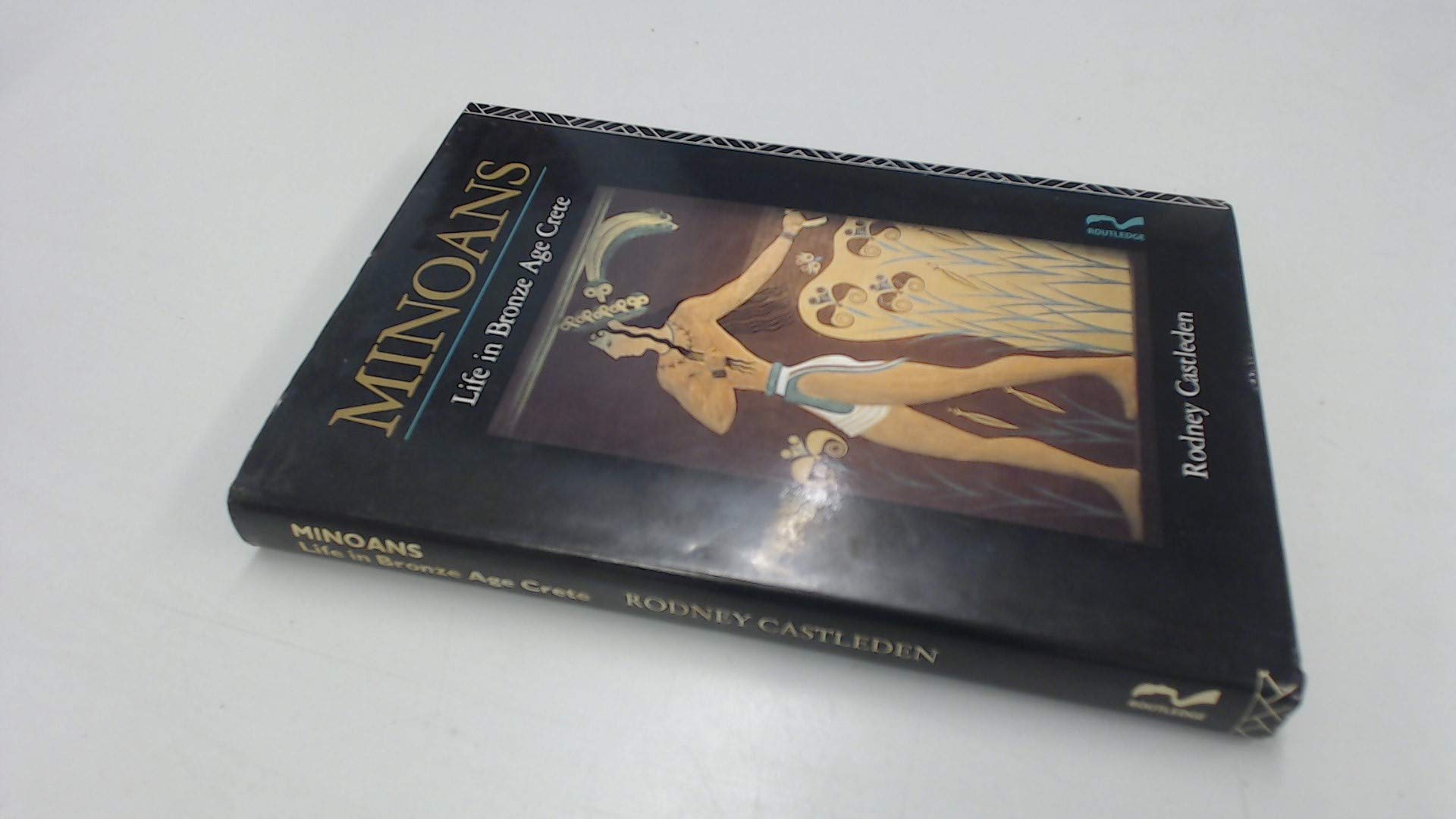 Minoans: Life in Bronze Age Crete Social Sciences