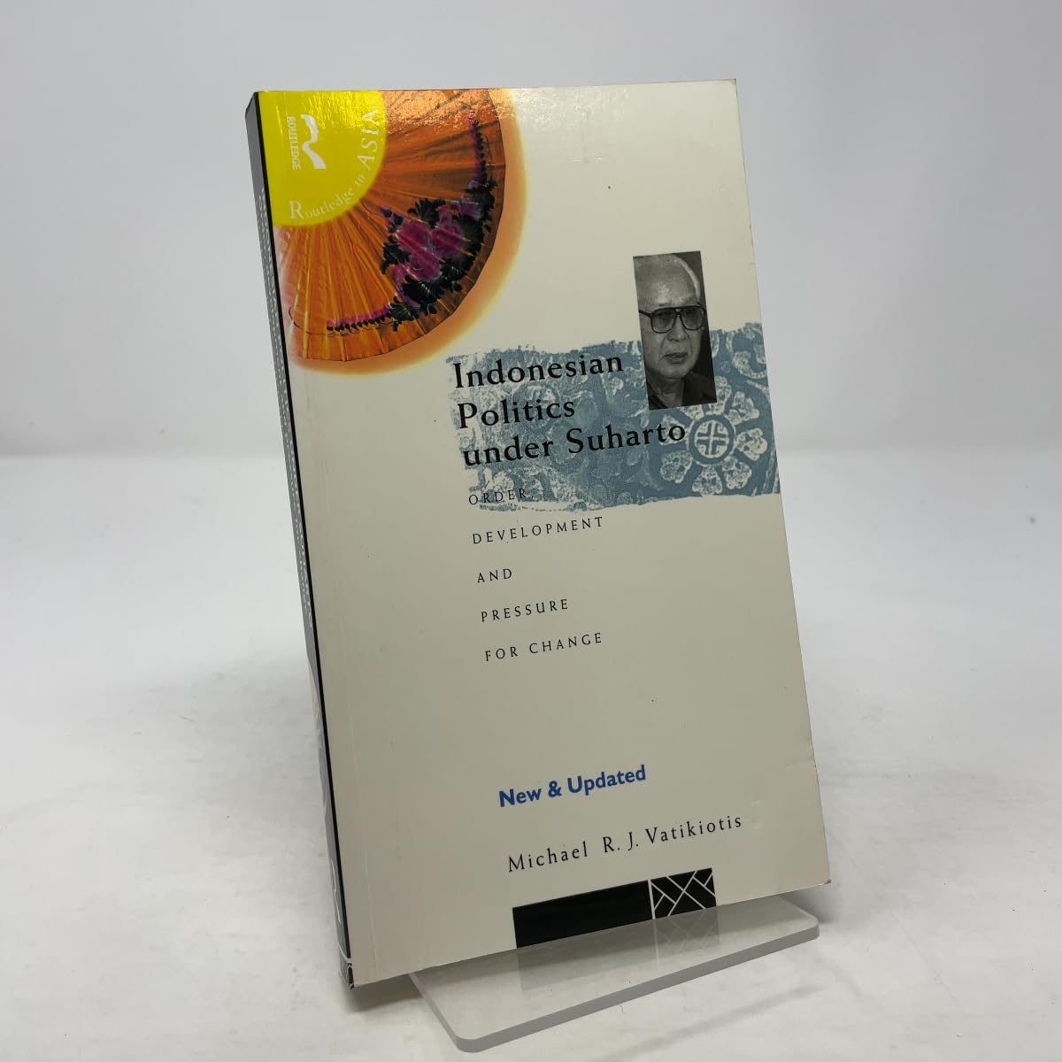 Indonesian Politics Under Suharto: Order, Development and Pressure for Change (Politics in Asia) Politics & Society