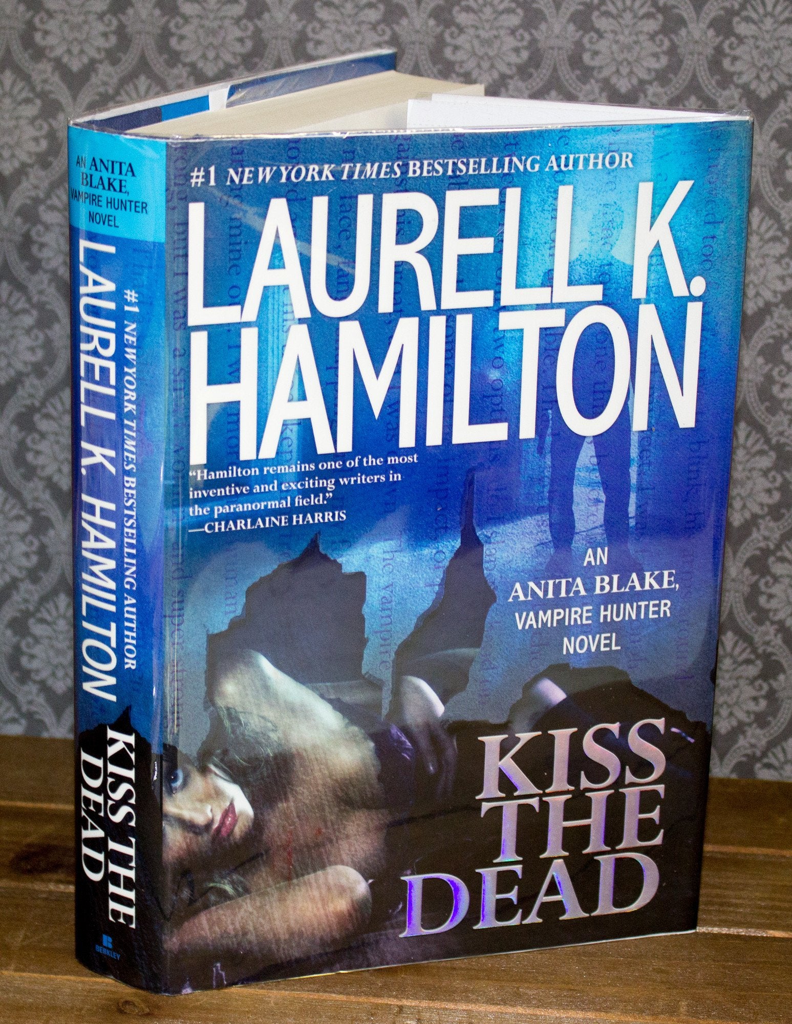 Kiss the Dead (Anita Blake, Vampire Hunter) Eroticism