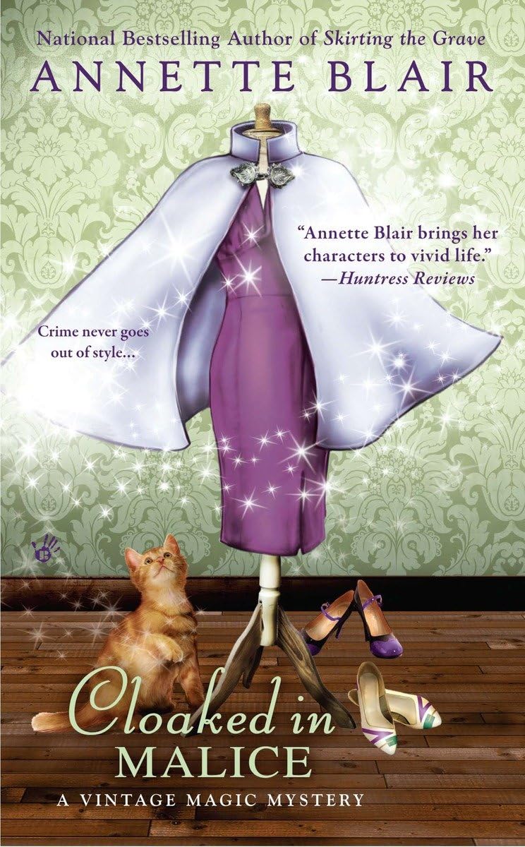 Cloaked in Malice (A Vintage Magic Mystery, Band 5) Horror & Mystery
