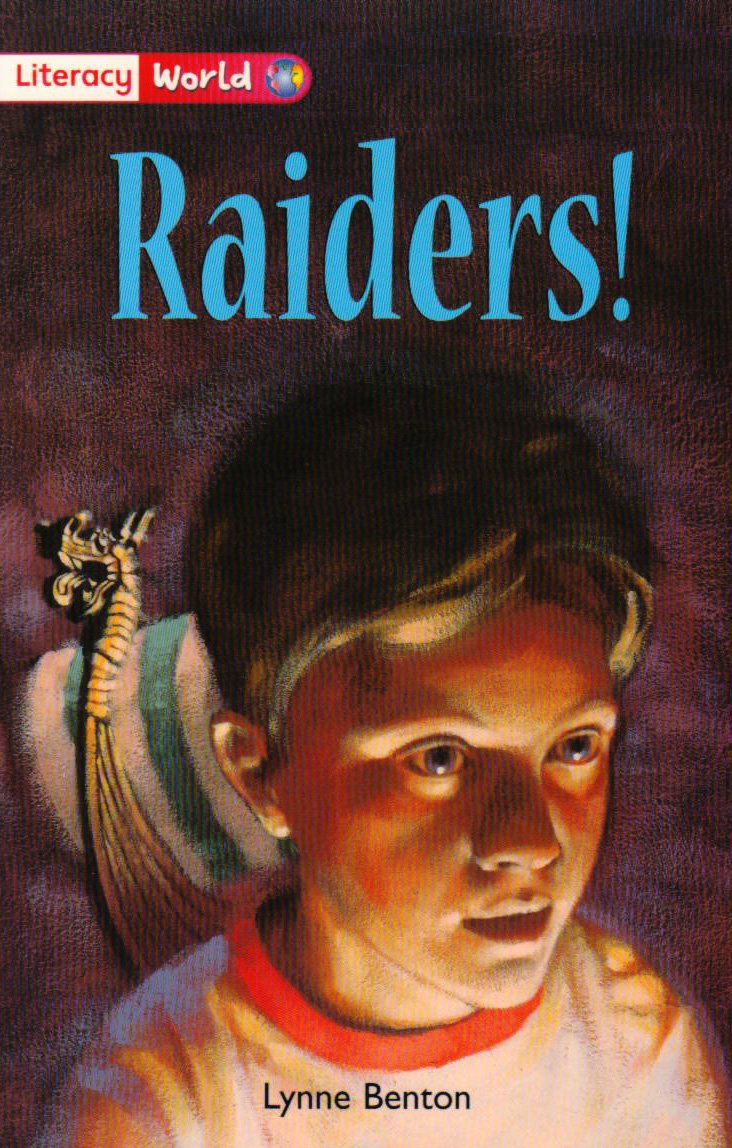 Literacy World Fiction Stage 2 Raiders (LITERACY WORLD NEW EDITION) Foreign Languages ​​& Dictionaries