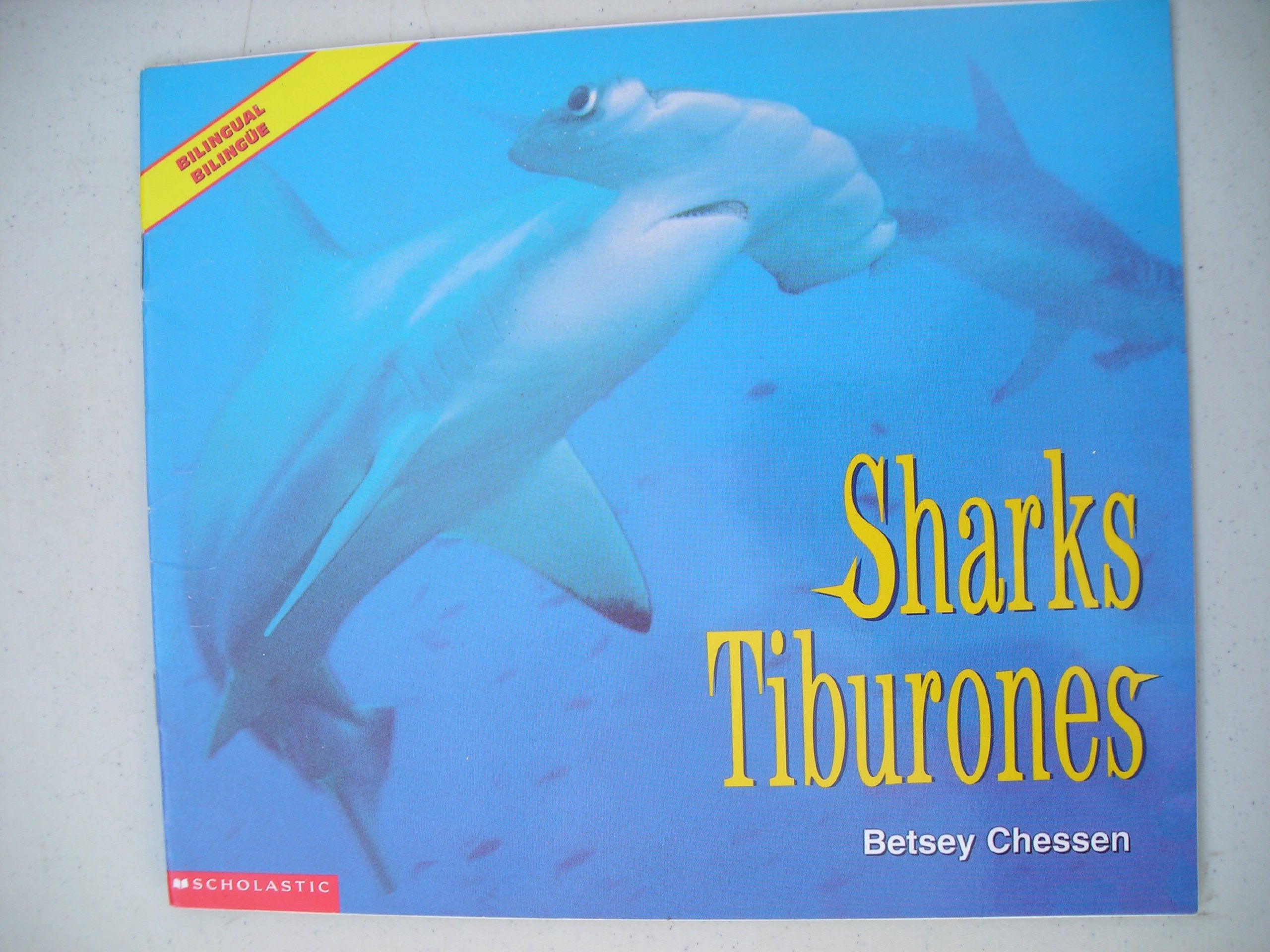 Sharks; tiburones (Science emergent readers) Books