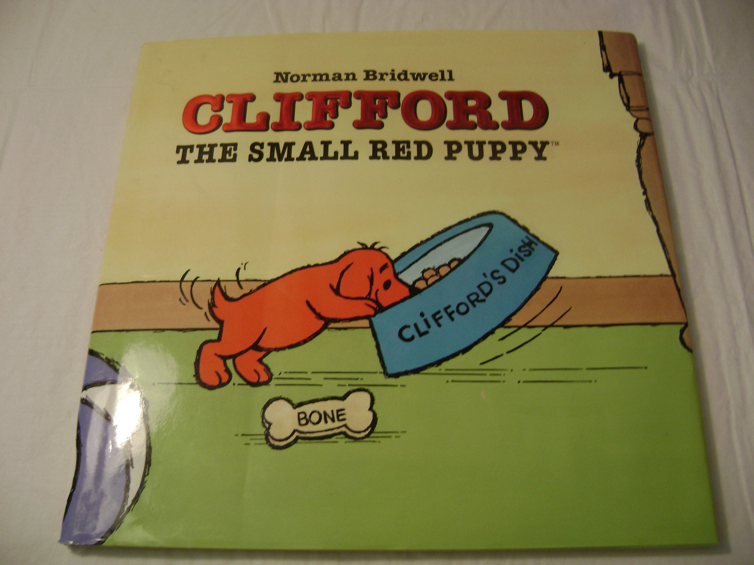 Clifford: The Small Red Puppy (Oversized Hardcover 10" x 10") book