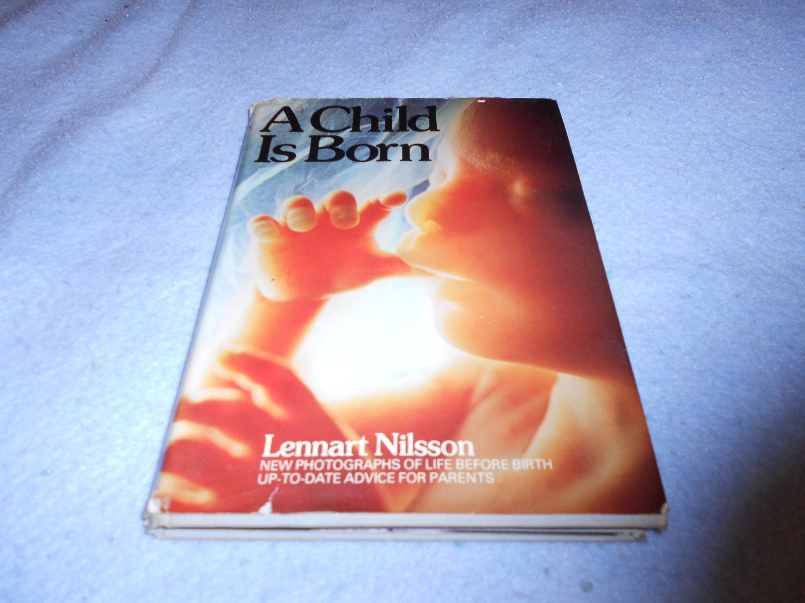 A Child Is Born: New Photographs of Life Before Birth and Up-to-Date Advice for Expectant Parents Books