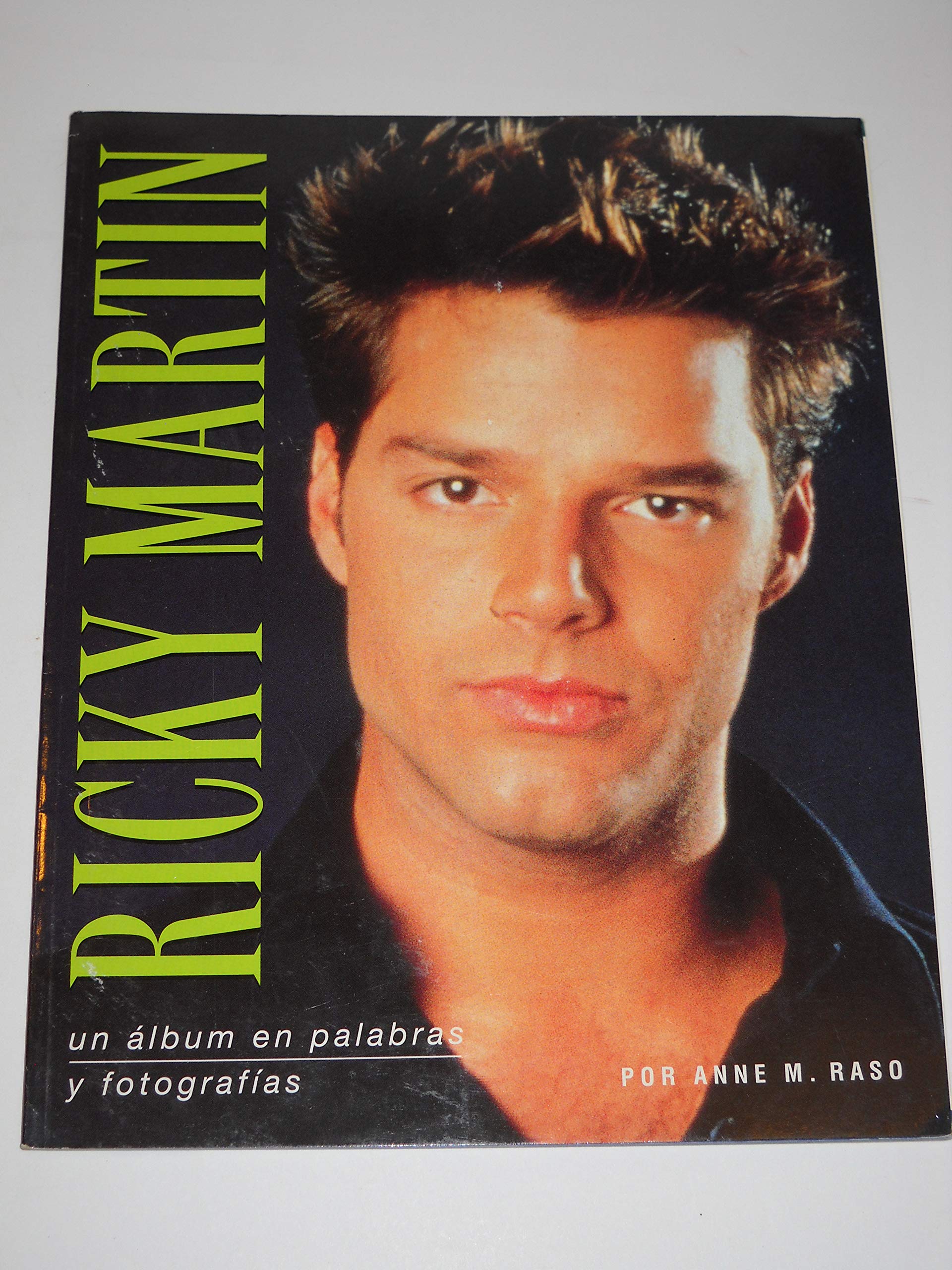 Ricki Martin: UN Album En Palabras Y Fotograflas Non-fiction