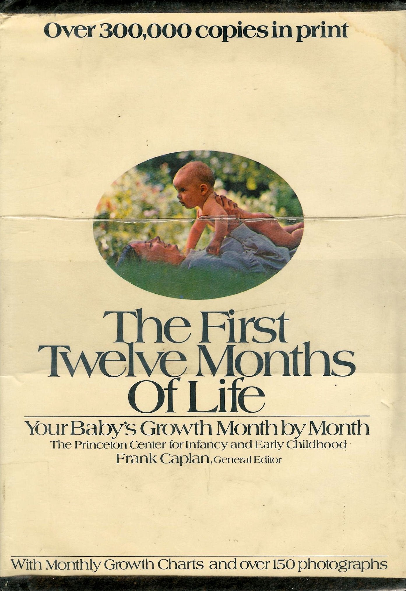 The First Twelve Months of Life: Your Baby's Growth Month by Month Parents & Children