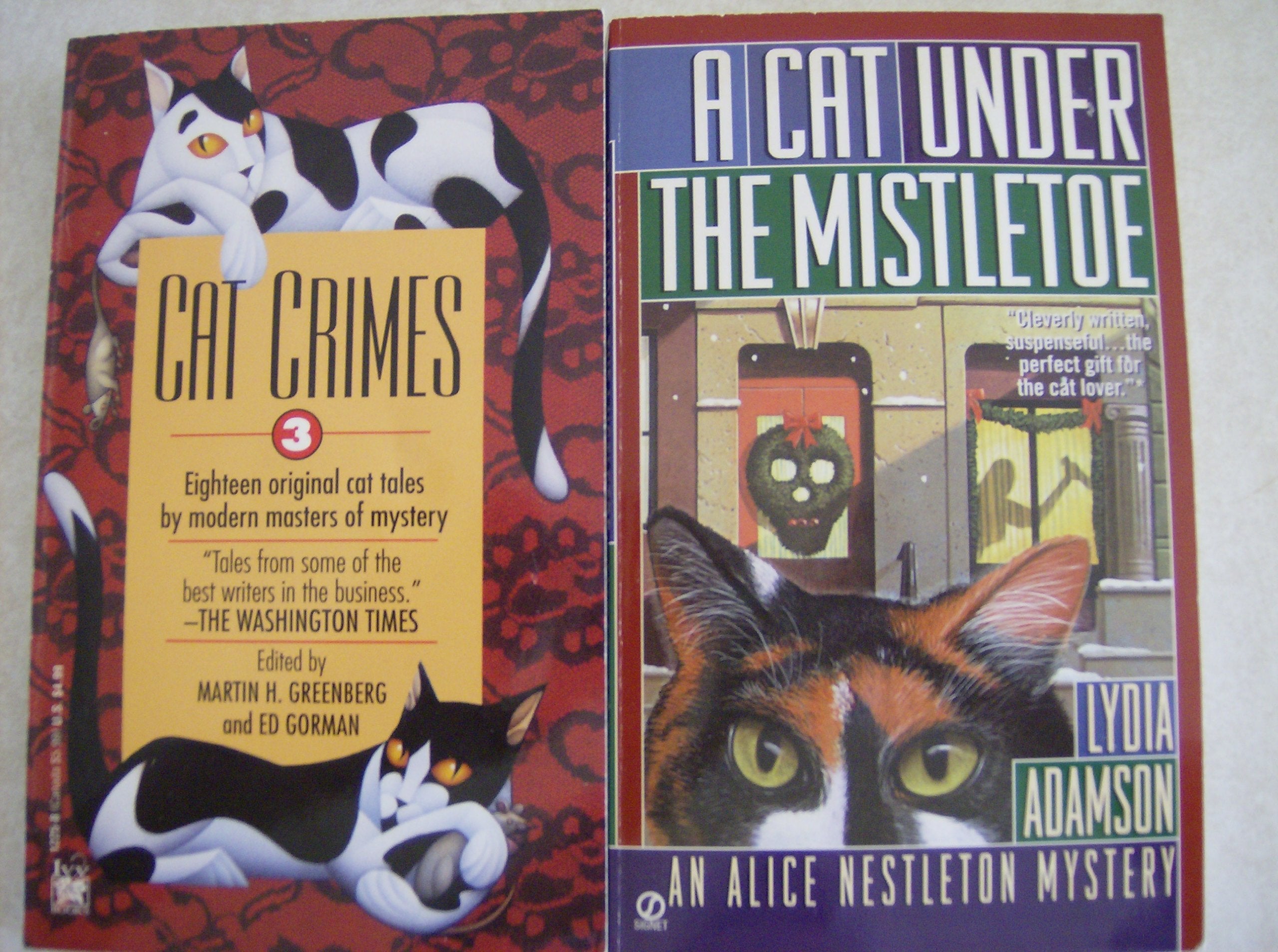 A Cat Under the Mistletoe: An Alice Nestleton Mystery Contemporary literature