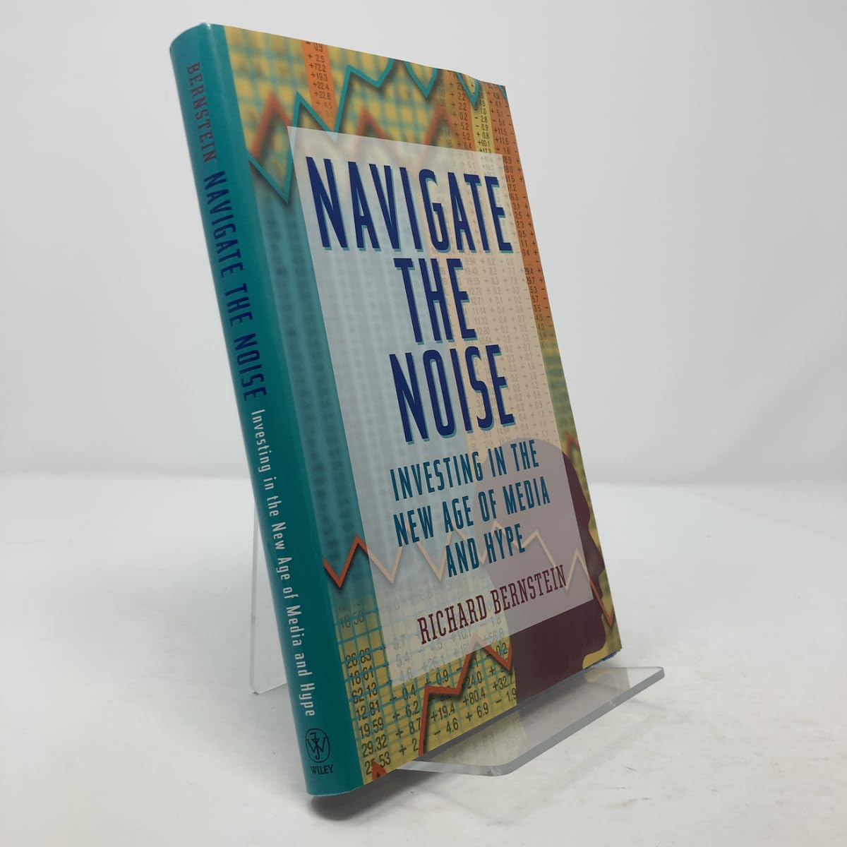 Navigate the Noise: Investing in the New Age of Media and Hype Business, Finance & Career