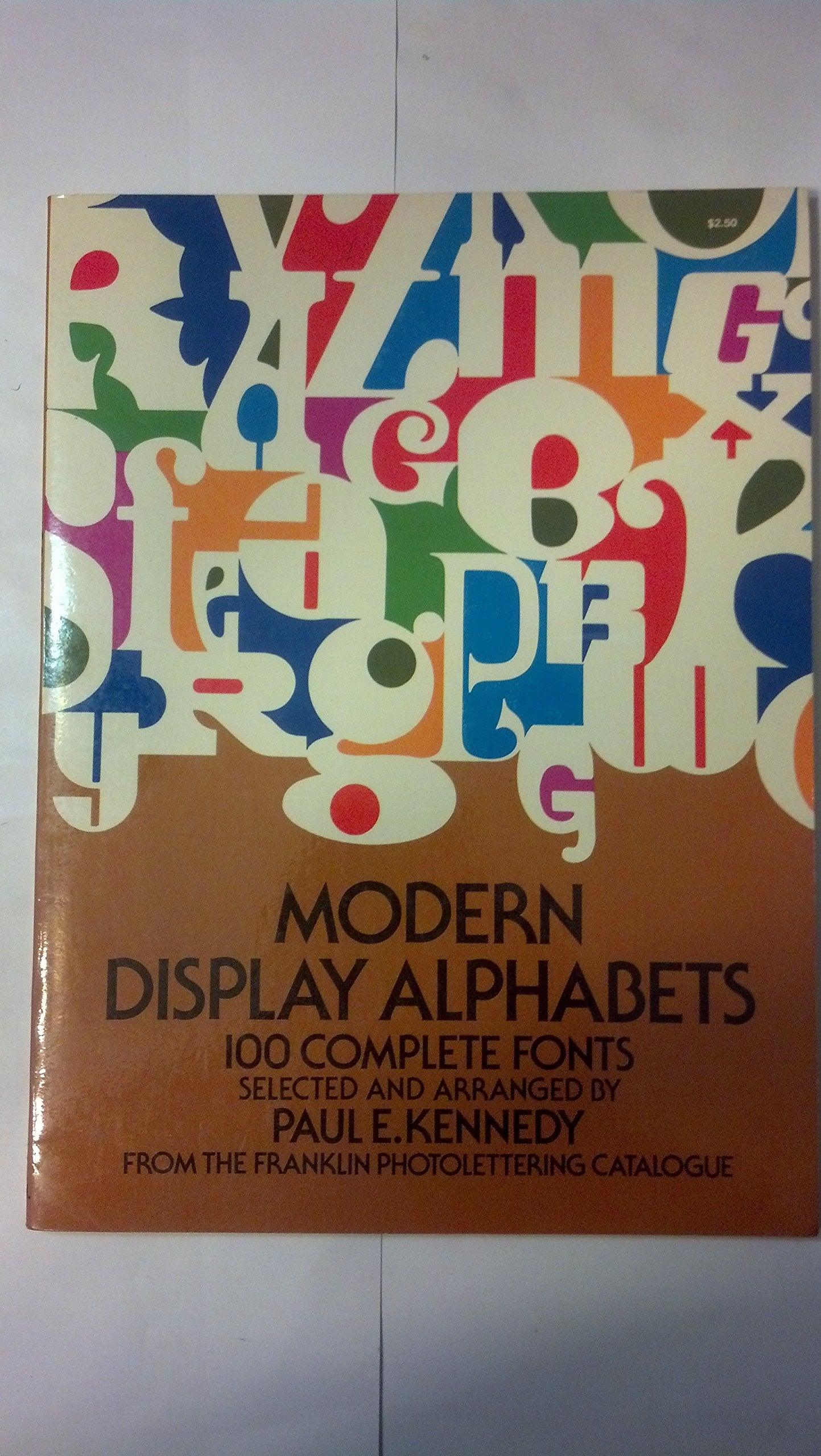 Modern Display Alphabets: 100 Complete Fonts (Dover Books on Lettering, Graphic Arts & Printing) Film, Art & Culture
