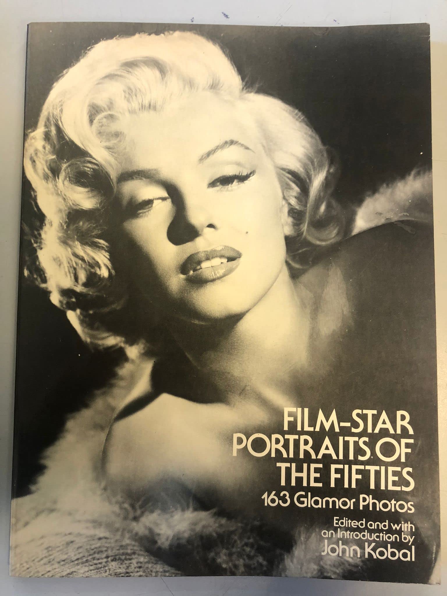 Film-Star Portraits of the Fifties: 163 Glamor Photos Social Sciences