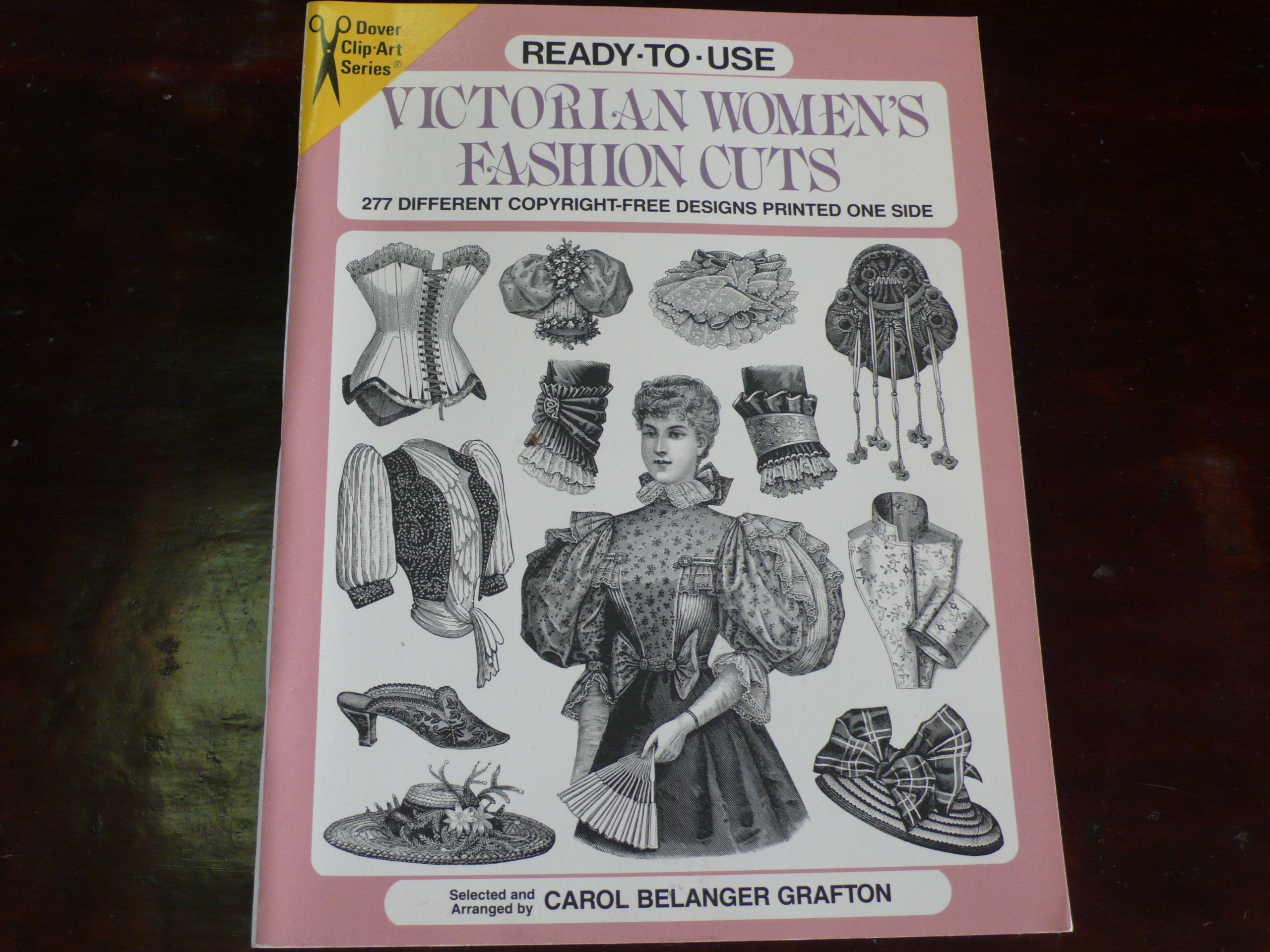 Ready-To-Use Victorian Women's Fashion Cuts: 277 Different Copyright-Free Designs Printed on One Side: 277 Different Copyright-Free Designs Printed One Side (Dover Clip-Art Series) Film, Art & Culture