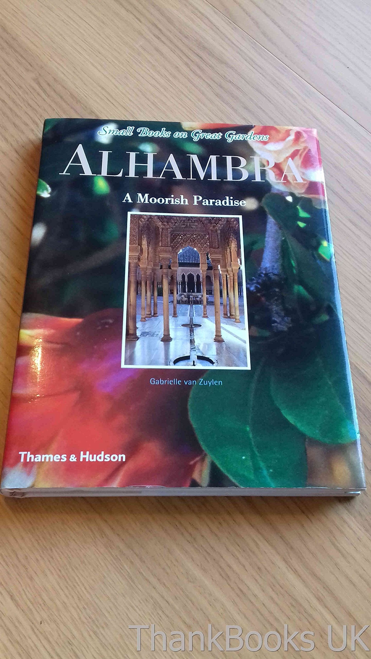 Alhambra: A Moorish Paradise (Small Books on Great Gardens S.) Film, Art & Culture