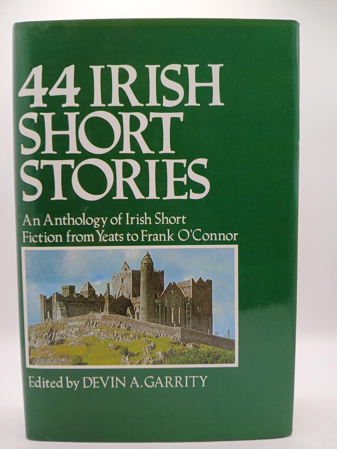 44 Irish Short Stories: An Anthology of Irish Short Fiction from Yeats to Frank O'Connor Essays & Short Stories