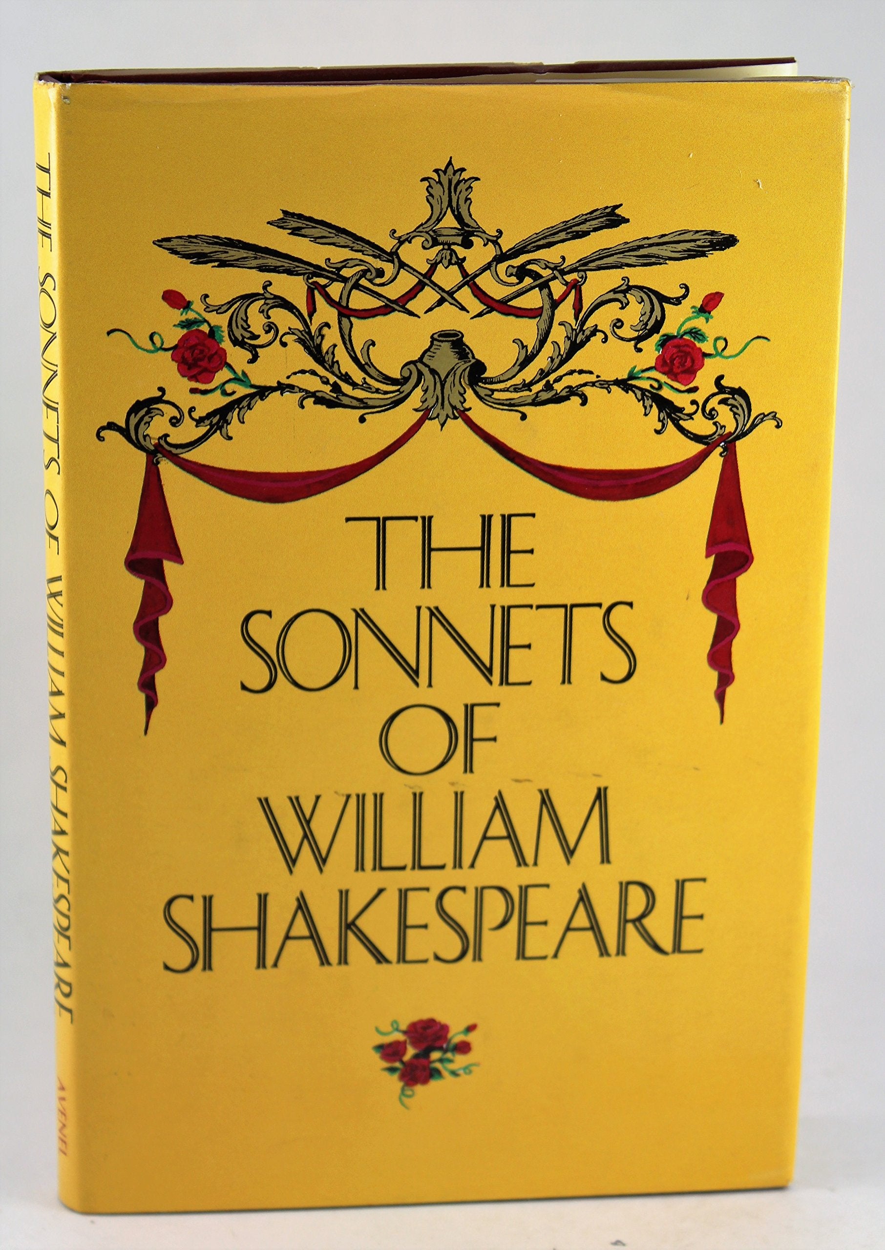 The sonnets of William Shakespeare: With the famous Temple notes and an introd. by Robert O. Ballou Books