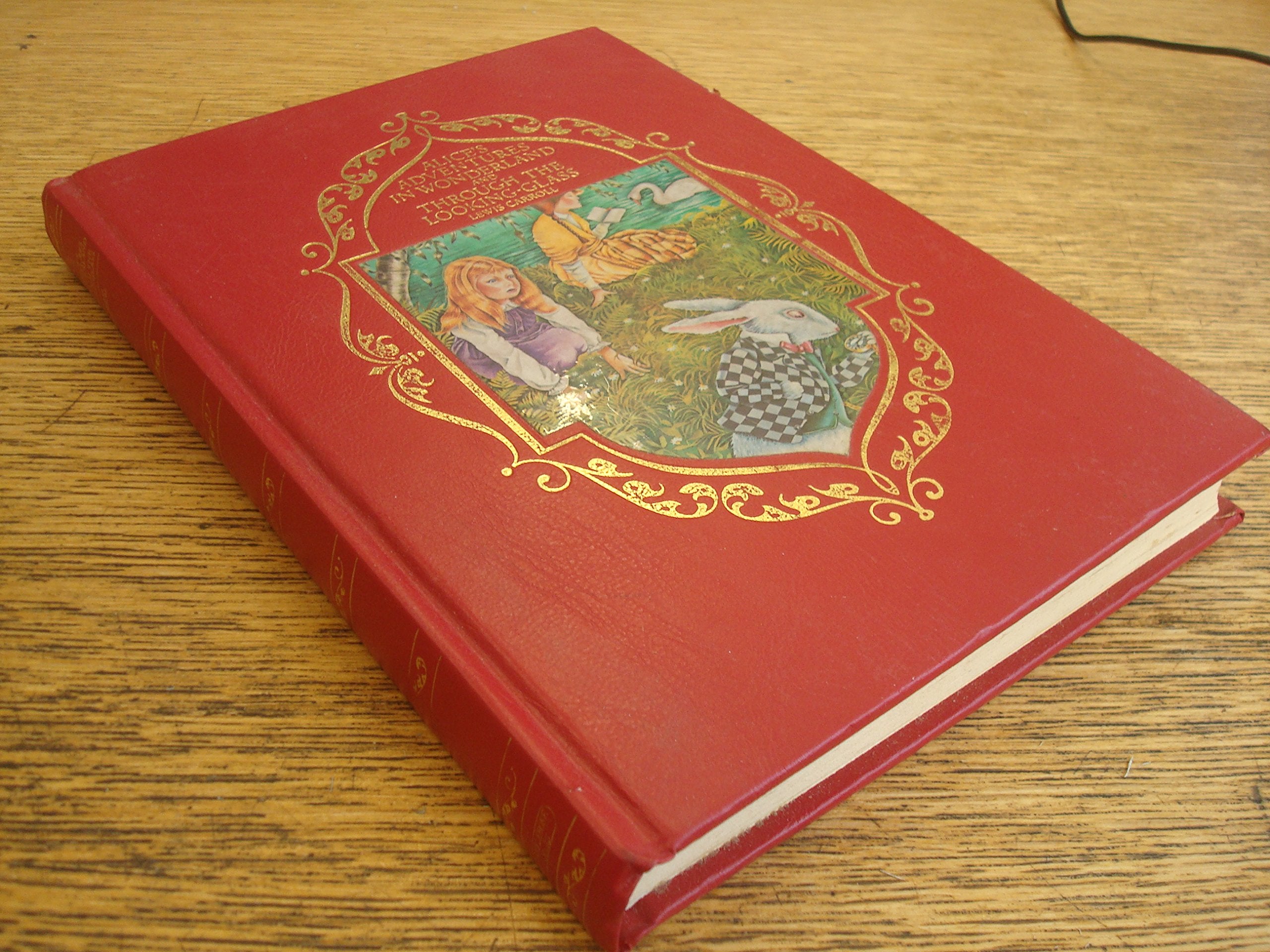 Alices Adventures In Wonderld: Ll & R Classics