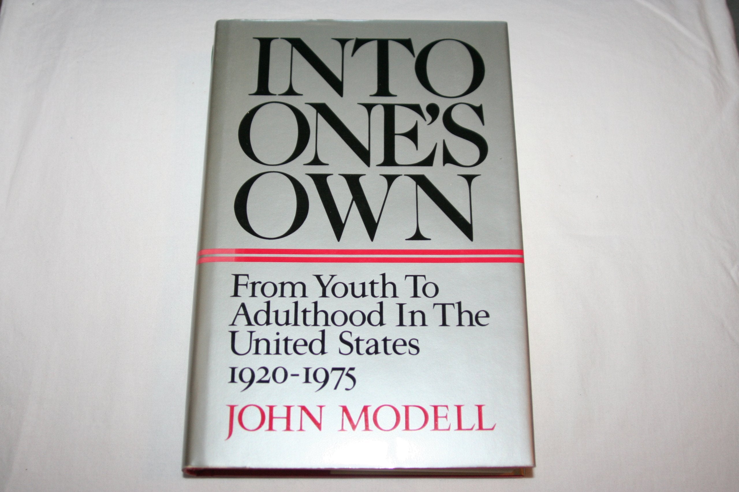 Into One's Own: From Youth to Adulthood in the United States, 1920-1975 Social Sciences